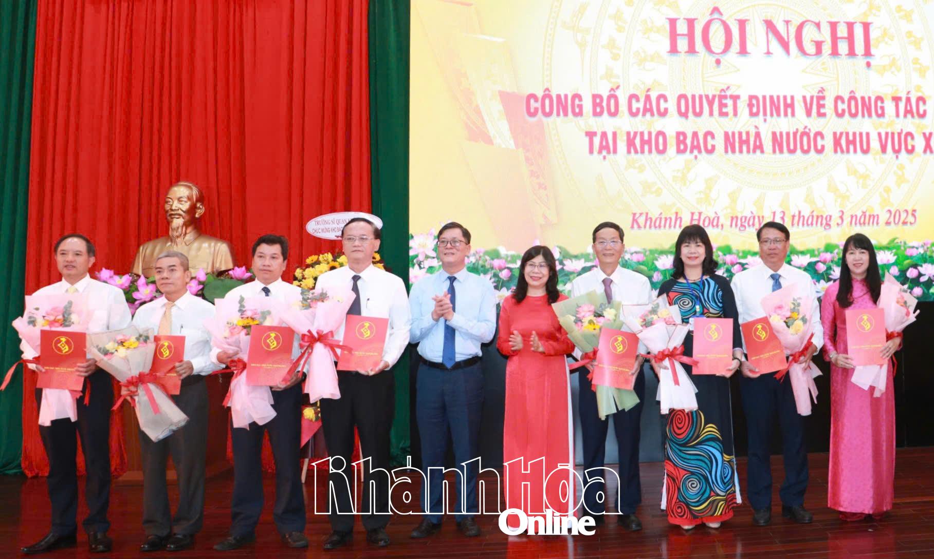 Công bố các quyết định về công tác cán bộ tại Kho bạc Nhà nước khu vực XIII