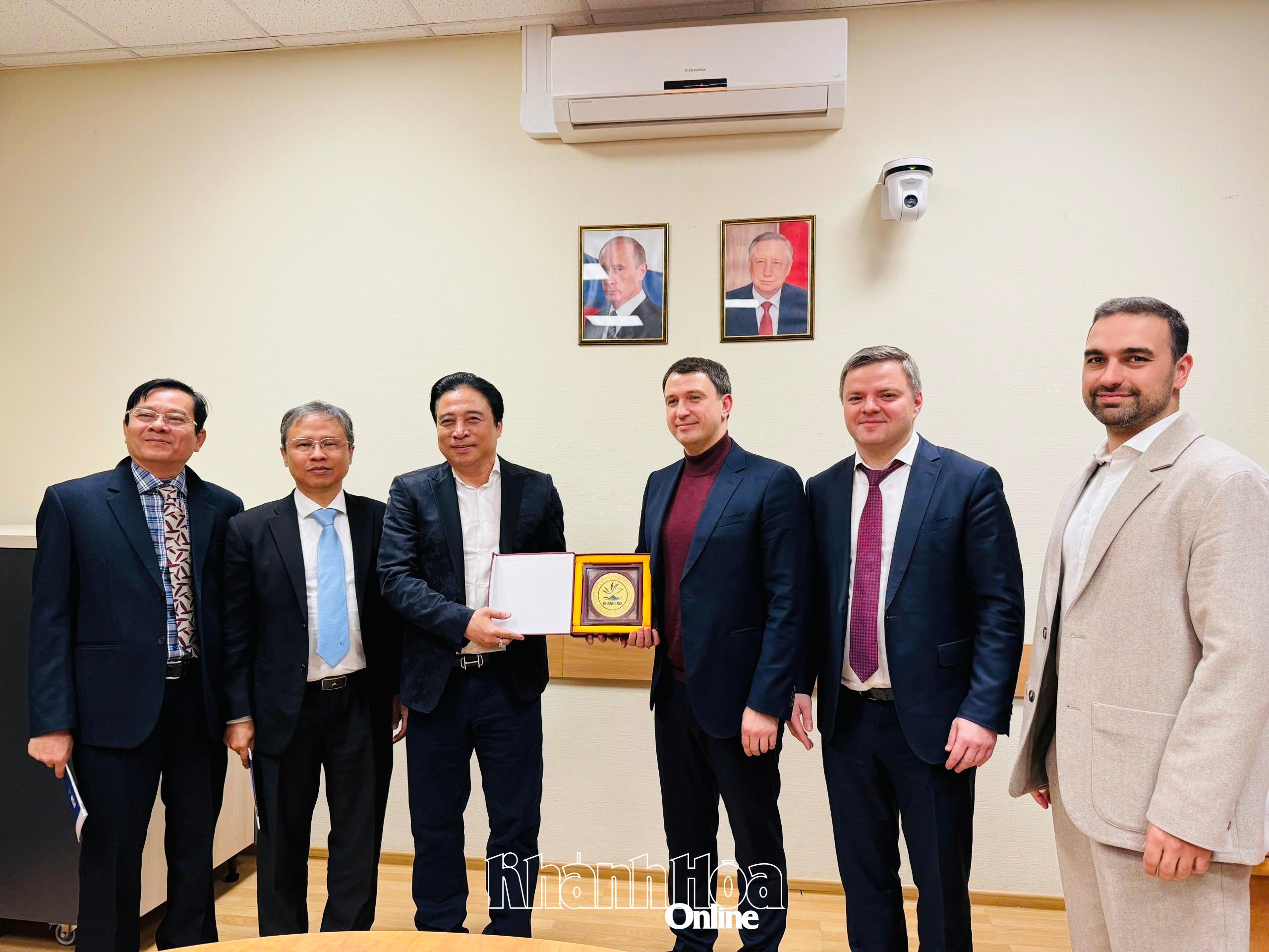 Đoàn công tác của tỉnh Khánh Hòa: Thăm, làm việc tại Trung tâm Giám sát đô thị TP. Saint Petersburg, Liên bang Nga