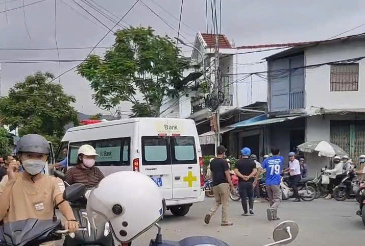 Sập giàn giáo tại công trình thi công cổng chào, 5 công nhân nhập viện