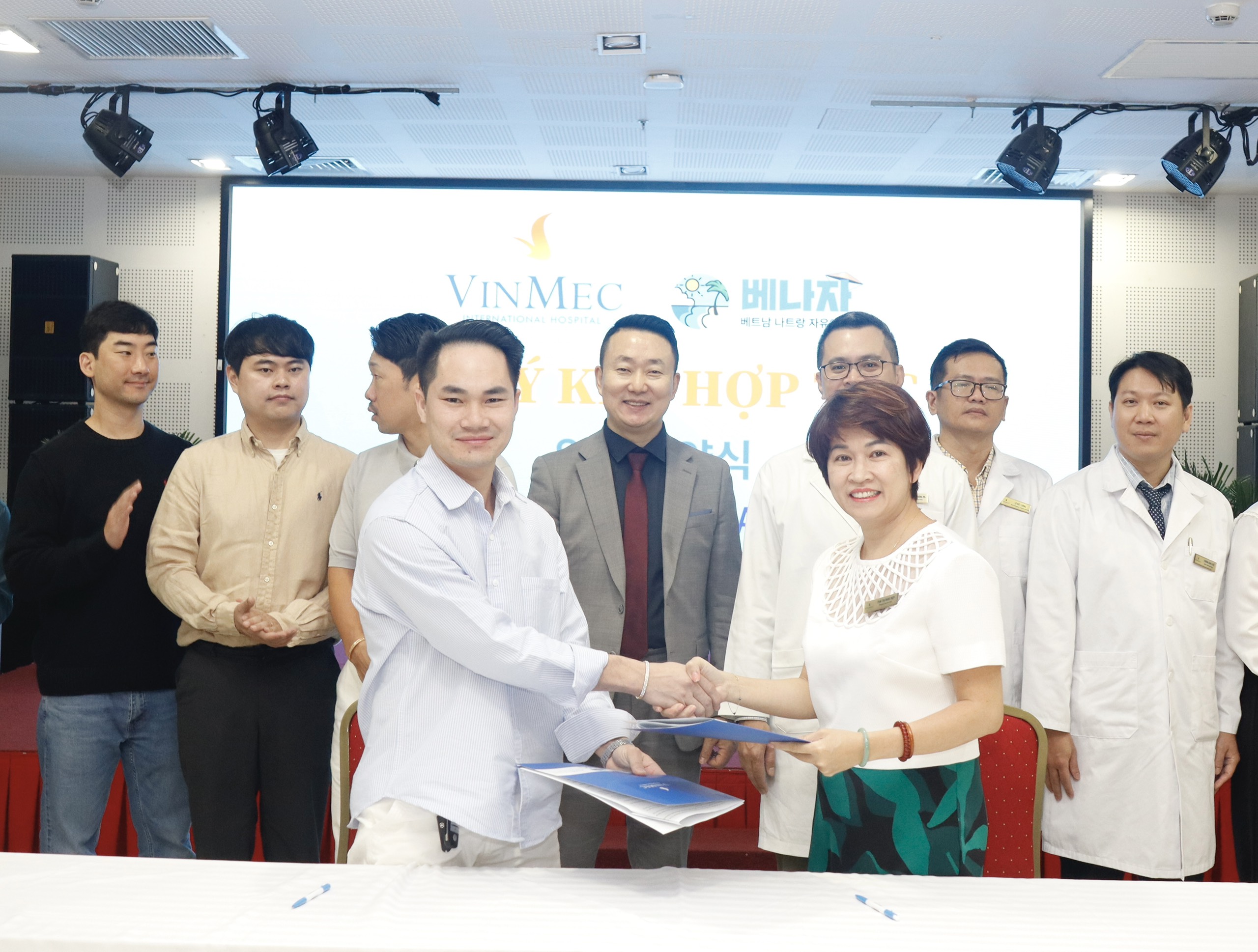 Bệnh viện Đa khoa quốc tế Vinmec Nha Trang và Công ty TNHH Good Day To Travel ký kết hợp tác về chăm sóc sức khỏe cho du khách