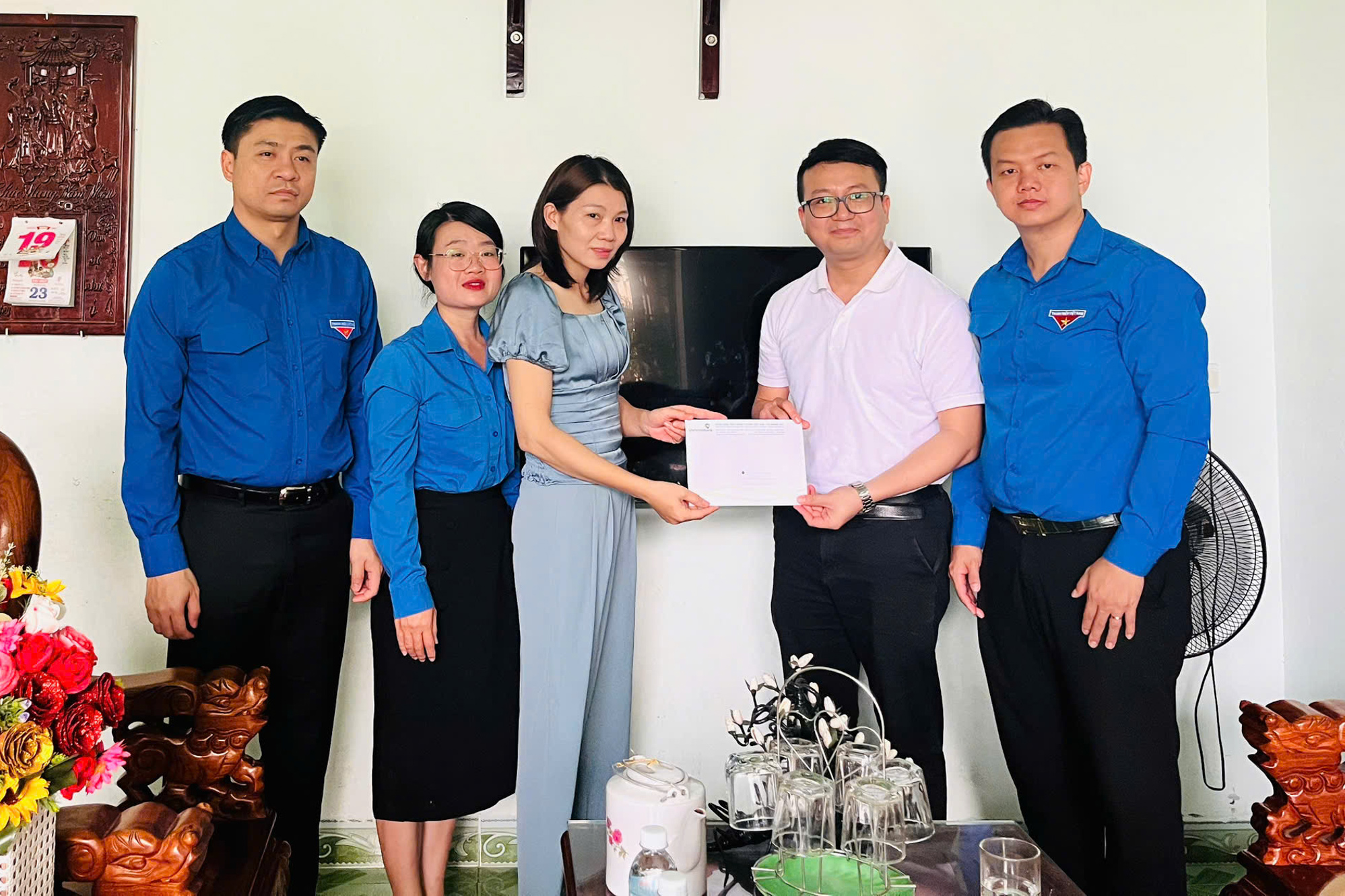 Tỉnh đoàn - Hội Liên hiệp Thanh niên Việt Nam tỉnh: Phối hợp trao nhiều phần quà cho gia đình cán bộ, chiến sĩ Trường Sa