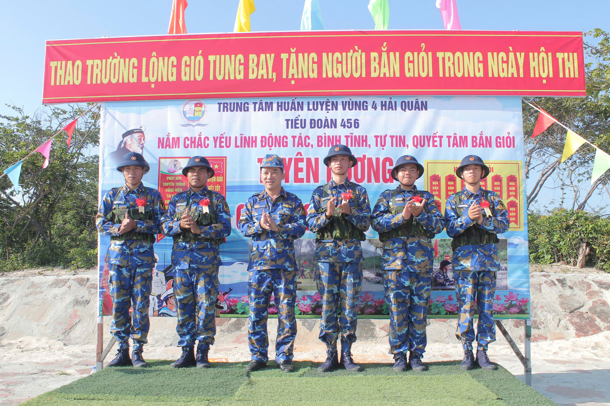 Trung tâm Huấn luyện Vùng 4 Hải quân kiểm tra bắn đạn thật cho chiến sĩ mới