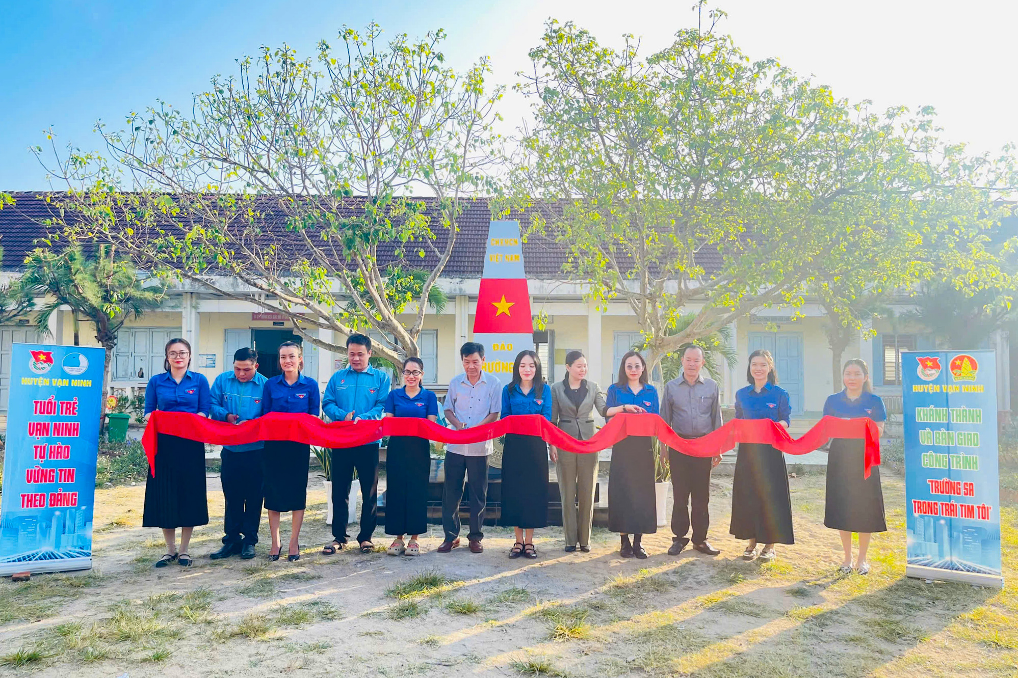 Huyện đoàn Vạn Ninh: Khánh thành 2 công trình “Trường Sa trong trái tim tôi”