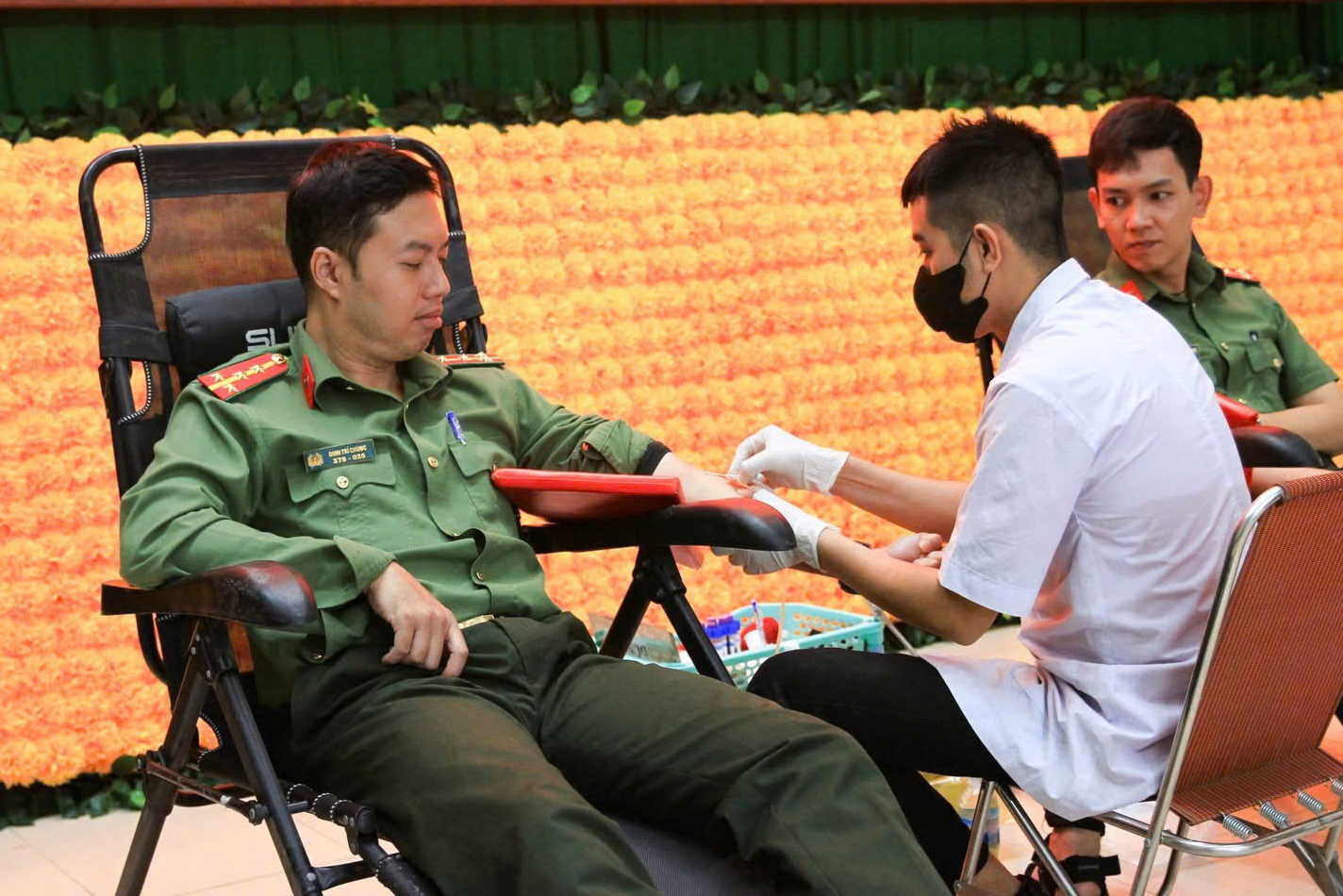 Hơn 500 cán bộ, chiến sĩ công an tham gia hiến máu tình nguyện