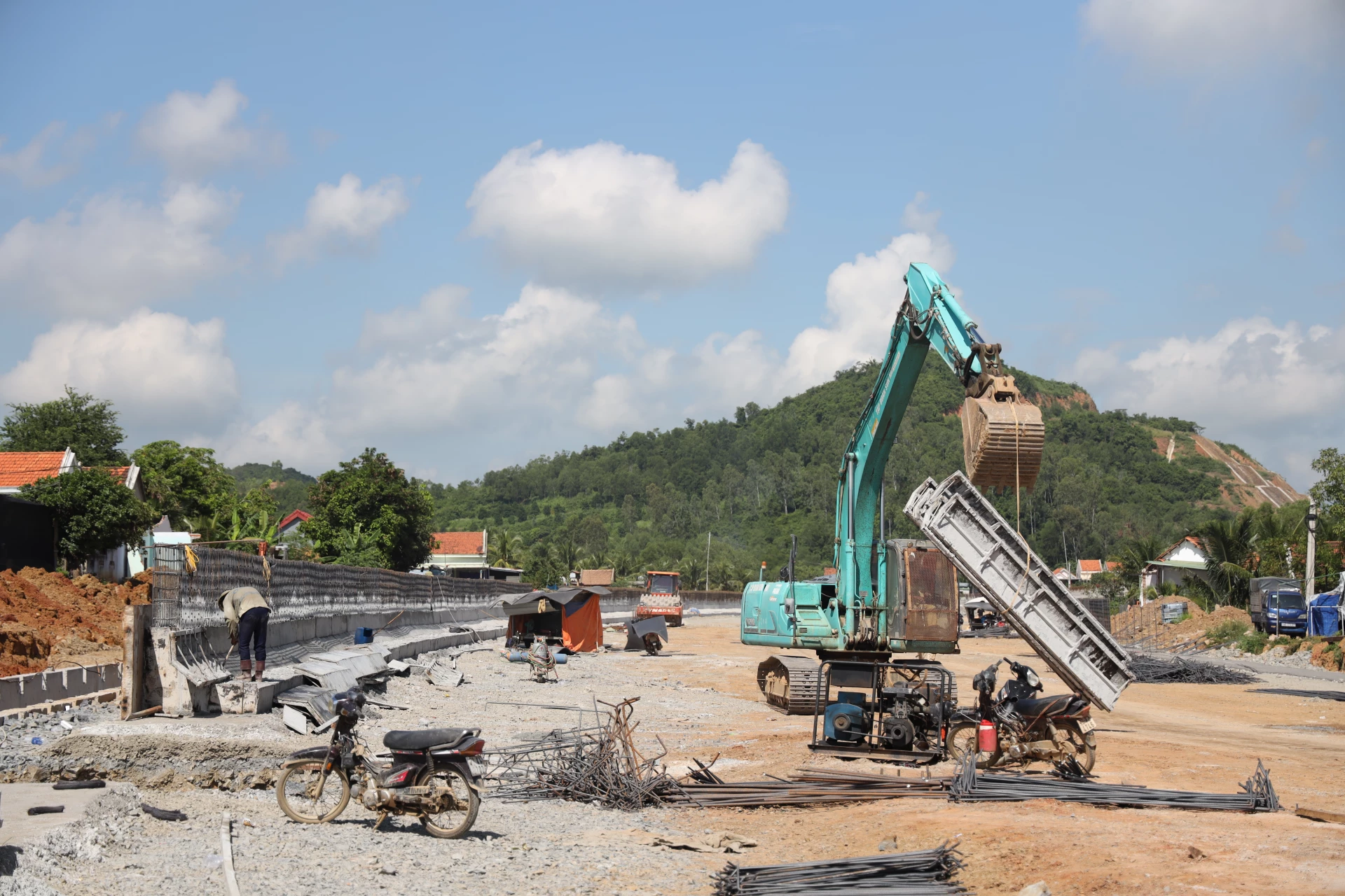 Công  trường Dự  án Đường bộ cao tốc  Khánh Hòa  - Buôn  Ma Thuột