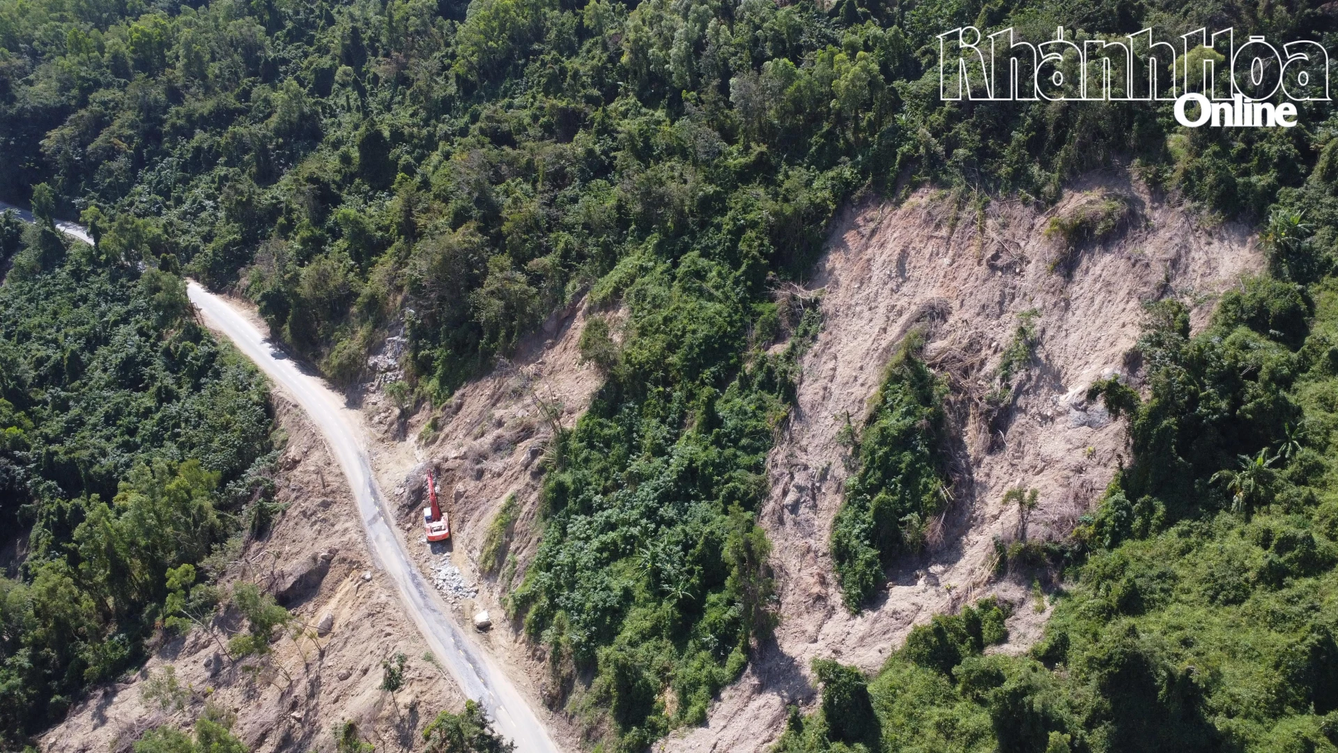 Đơn vị nhà thầu sửa chữa tuyến đèo Khánh Lê (Quốc lộ 27C).