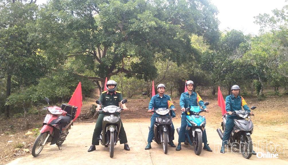 Xã Bác Ái Tây có đa số đồng bào dân tộc thiểu số sinh sống. Do tập quán làm nương rẫy, để bảo đảm bà con tham gia bầu cử đầy đủ, địa phương đã thành lập các đội cơ động đến từng thôn, rẫy tuyên truyền, vận động Nhân dân thực hiện quyền và nghĩa vụ công dân.