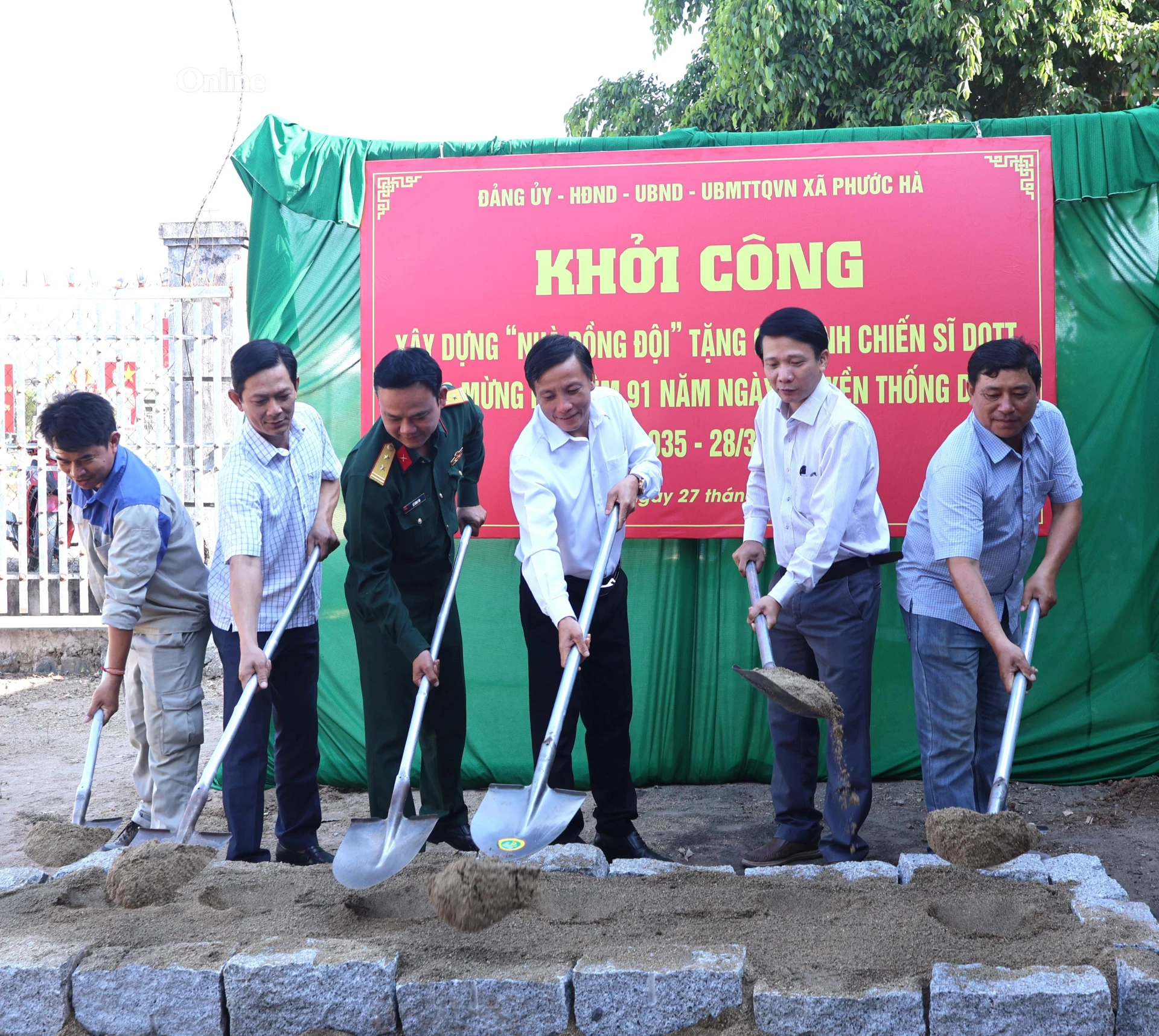 Lễ động thổ khơi công xây dựng nhà