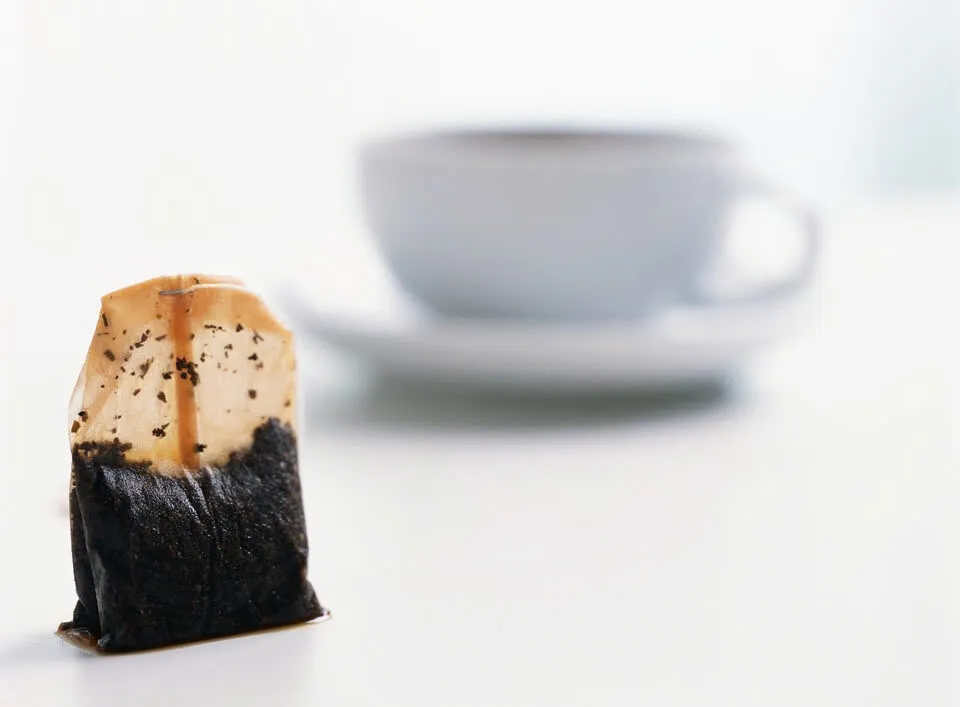 Túi trà sau khi sử dụng vẫn có thể tận dụng cho nhiều mục đích như chăm sóc sức khỏe, làm đẹp, khử mùi và bảo vệ môi trường. Ảnh: getty