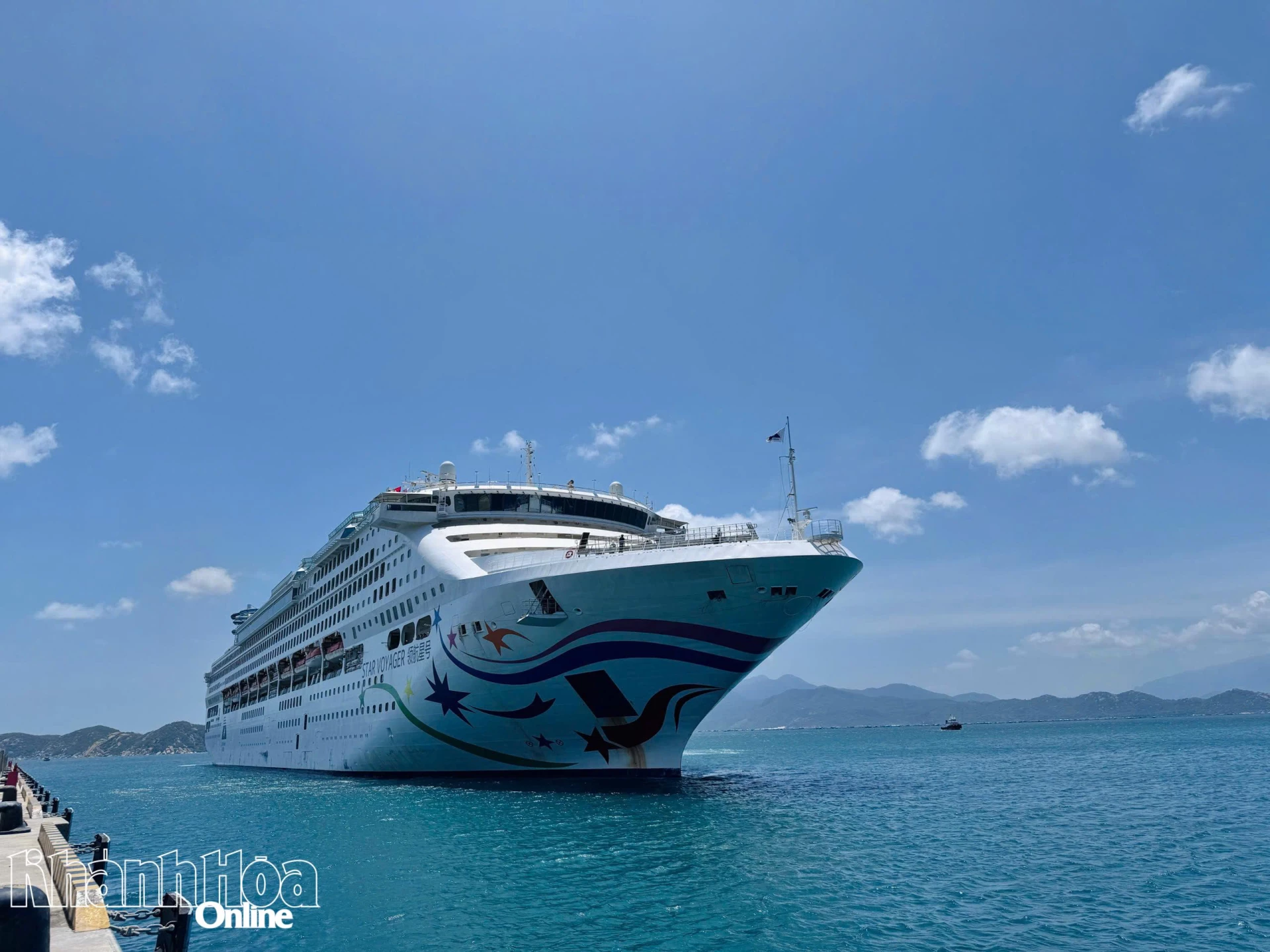 Star Voyager cruise ship brings 1,500 tourists to Khanh Hoa