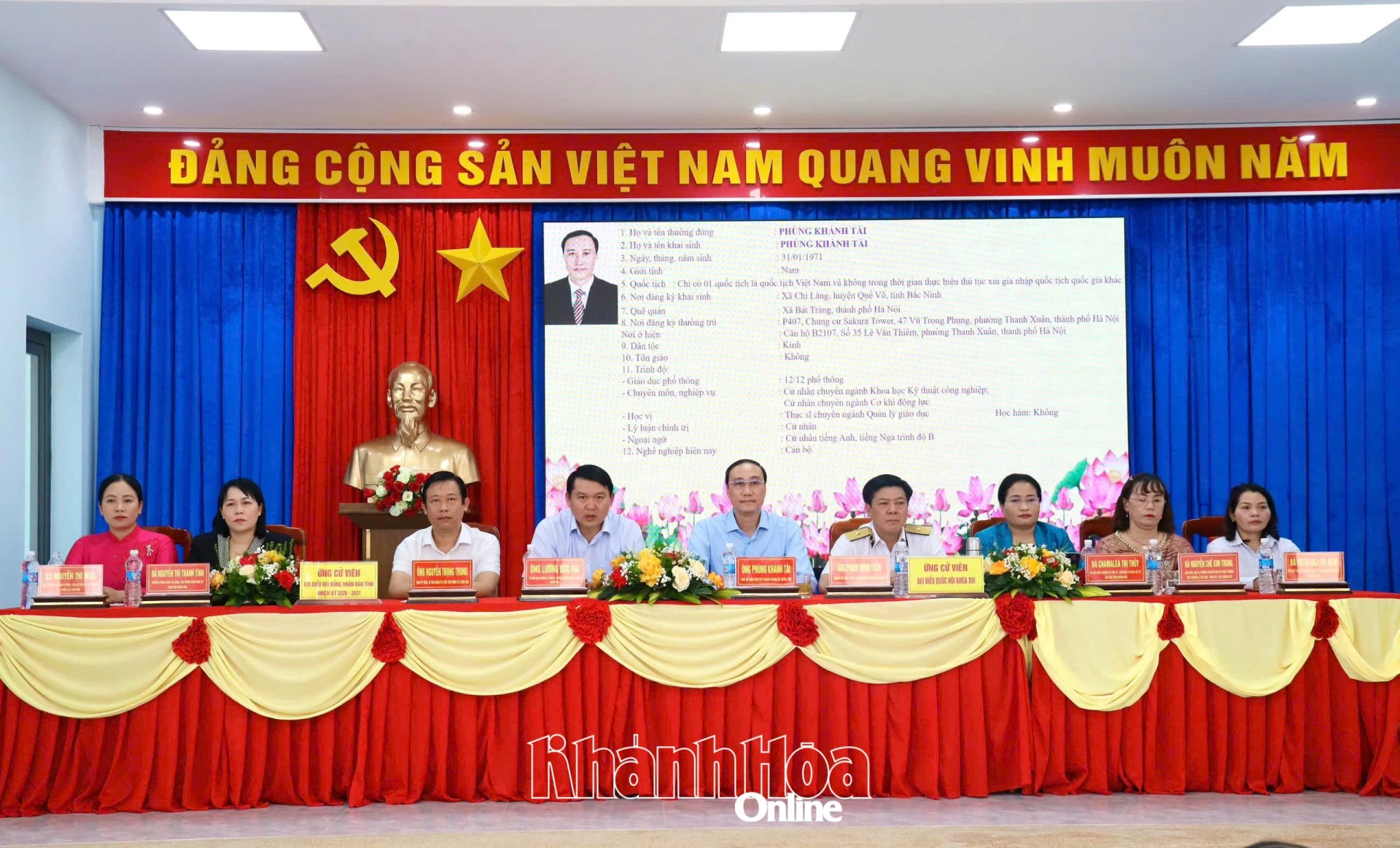 Những người ứng cử đại biểu Quốc hội khóa XVI và đại biểu HĐND tỉnh tiếp xúc cử tri phường Bắc Cam Ranh và xã Cam Lâm.