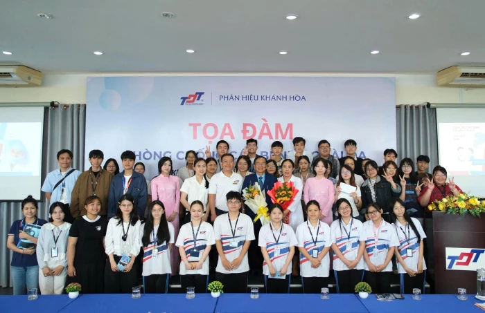 Tọa đàm về phòng, chống các bệnh ngoài da cho sinh viên