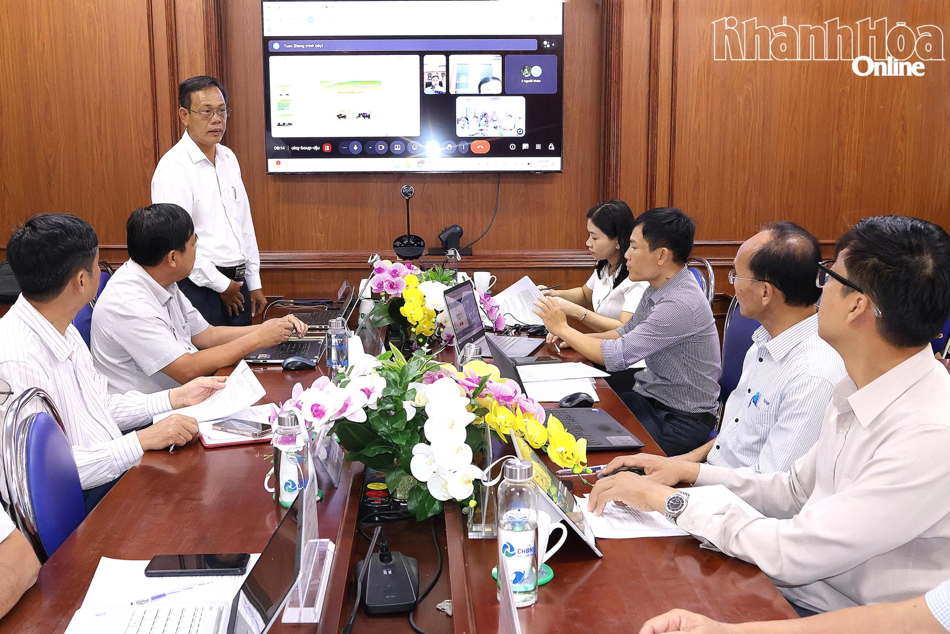 Đại diện Ban Quản lý Vườn Quốc gia Núi Chúa - Phước Bình trình bày đề tài.