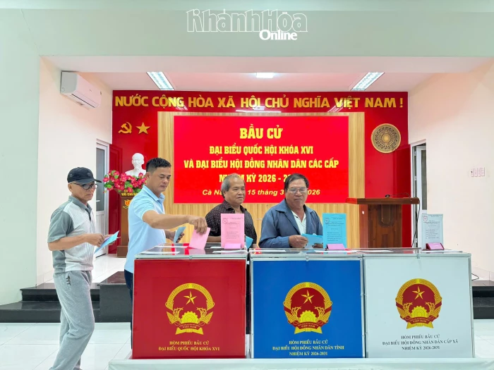 Ngư dân Cà Ná đi bầu cử từ 5 giờ sáng