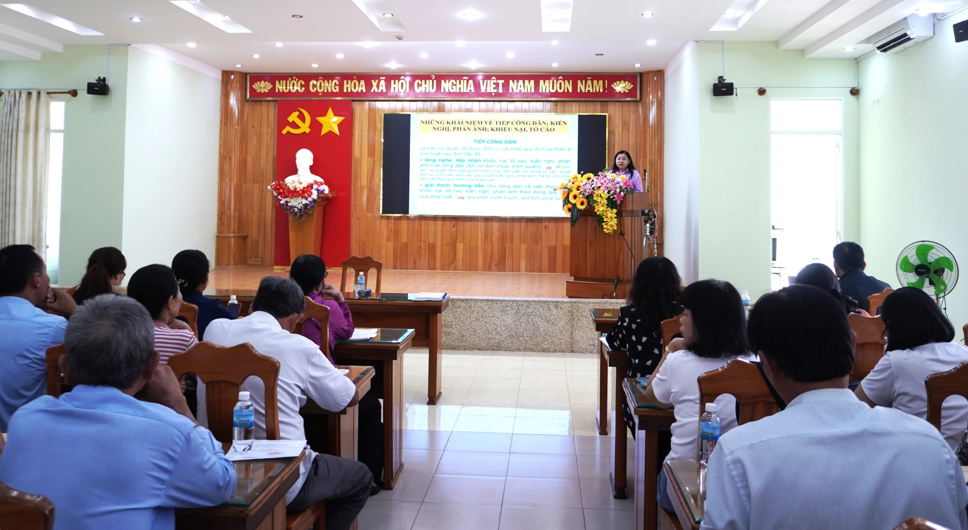 Quang cảnh hội nghị.