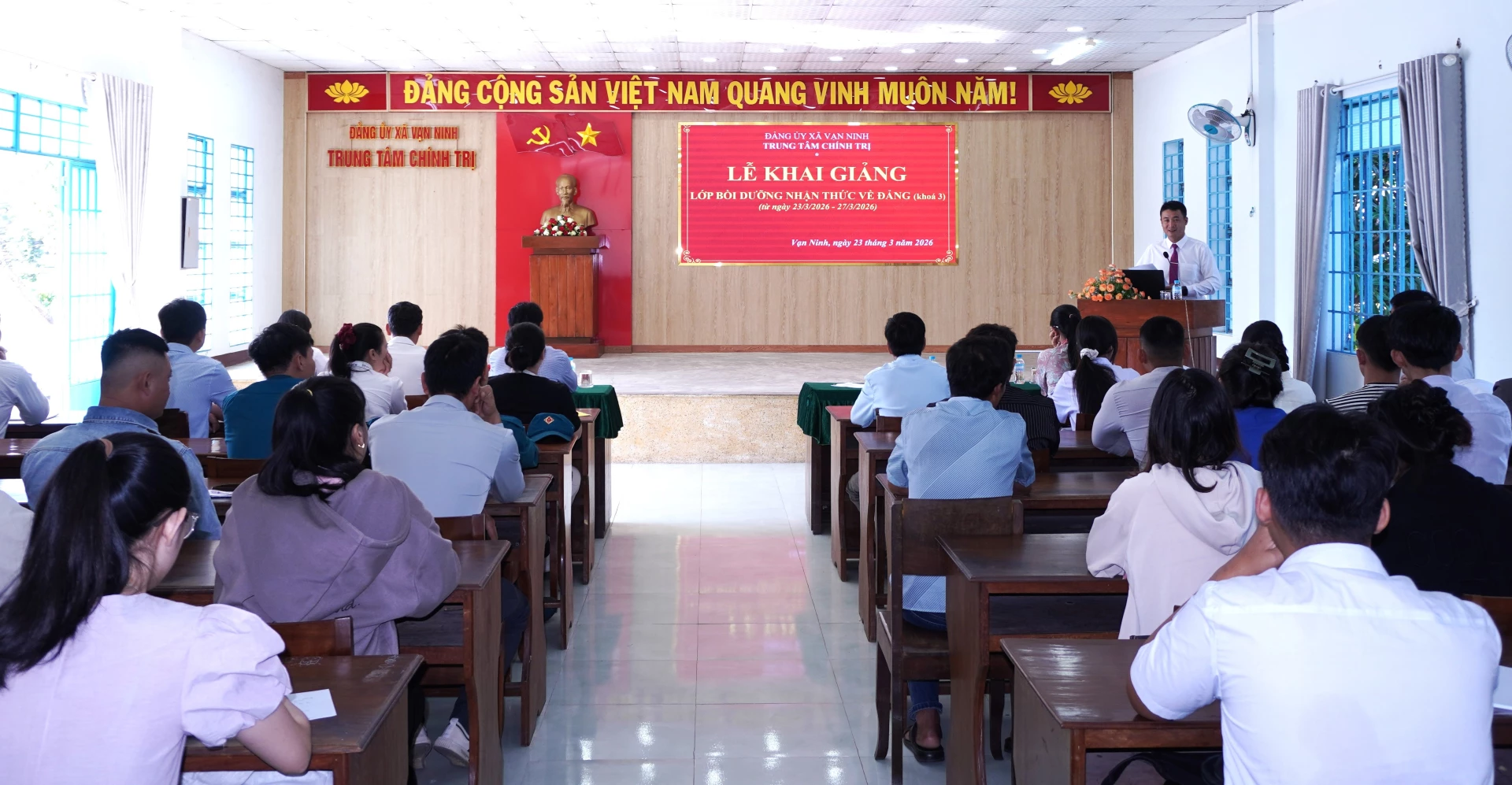 Quang cảnh lớp bồi dưỡng.