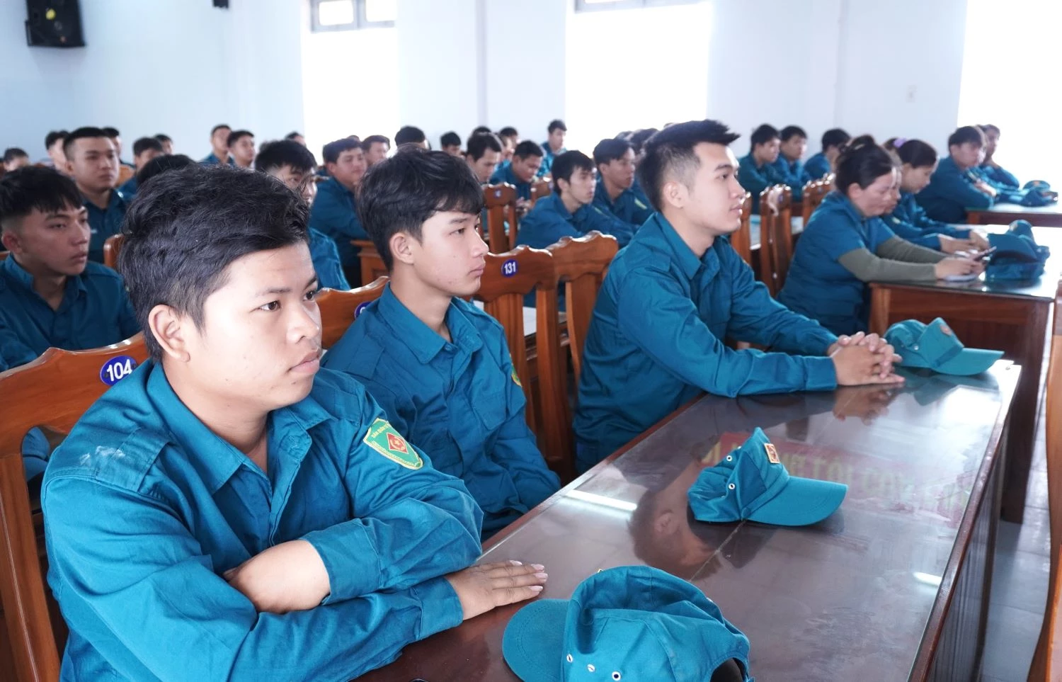 Lực lượng dân quân tham gia khóa huấn luyện.