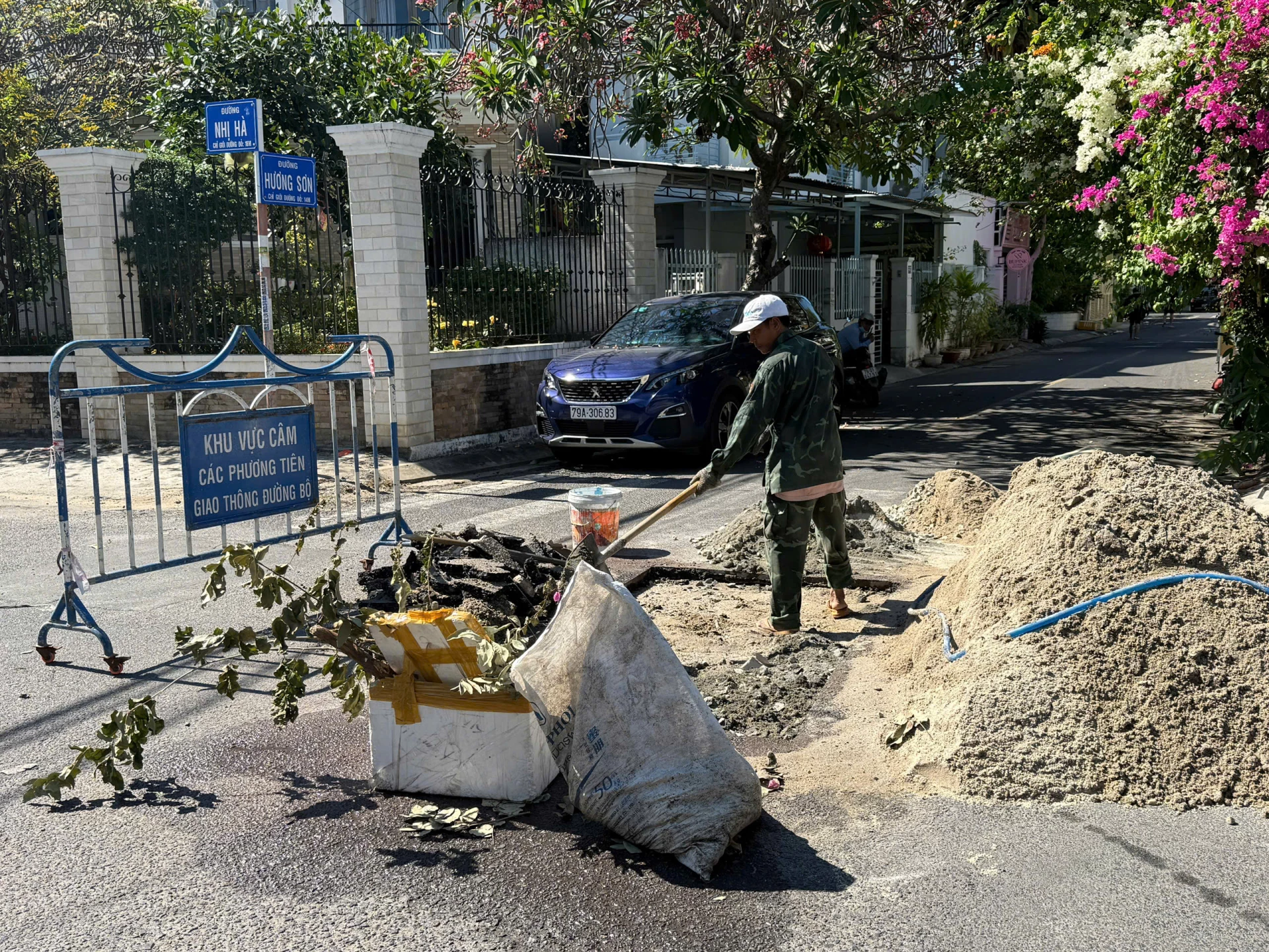 UBND phường  Nha Trang đã chỉ đạo khẩn  trương  xử  lý  vết  lún  mà  người  dân  phản  ánh