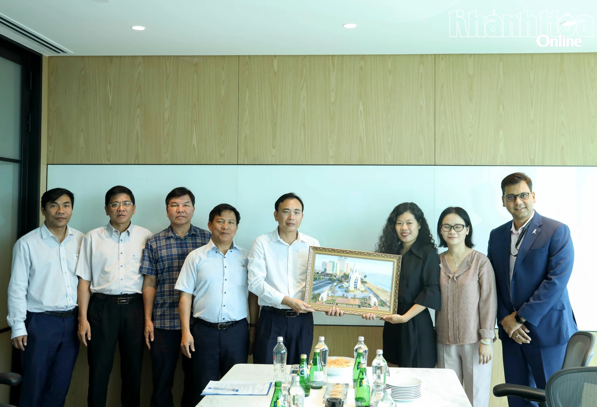 Khanh Hoa Provincial People’s Committee delegation visits and works with Diageo Vietnam Co., Ltd.
