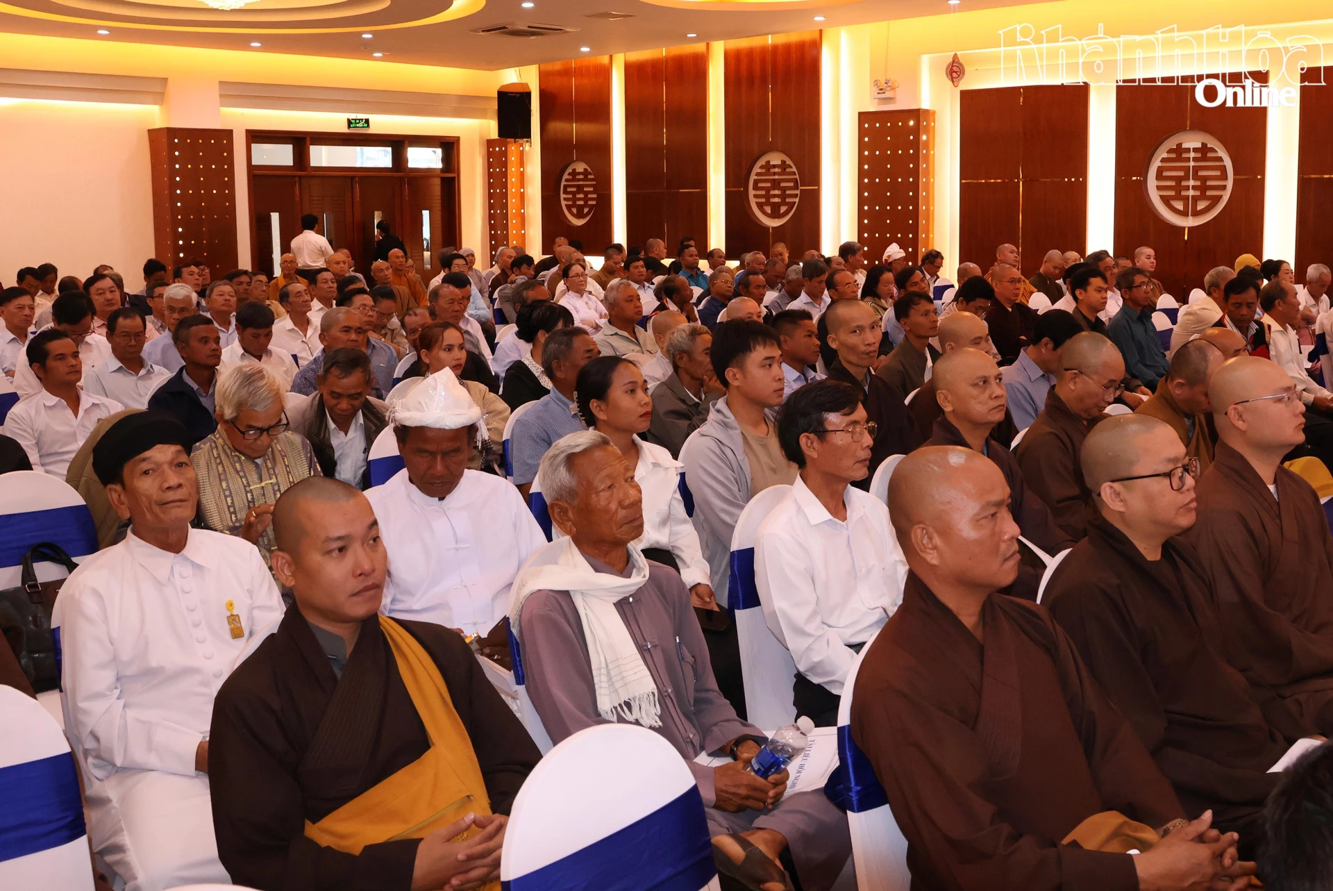 Các đại biểu tham dự hội nghị.