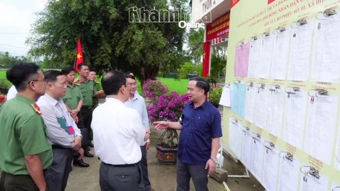 Giám đốc Công an tỉnh Nguyễn Hữu Phước kiểm tra công tác chuẩn bị bầu cử tại 3 xã Diên Điền, Diên Lâm và Diên Thọ