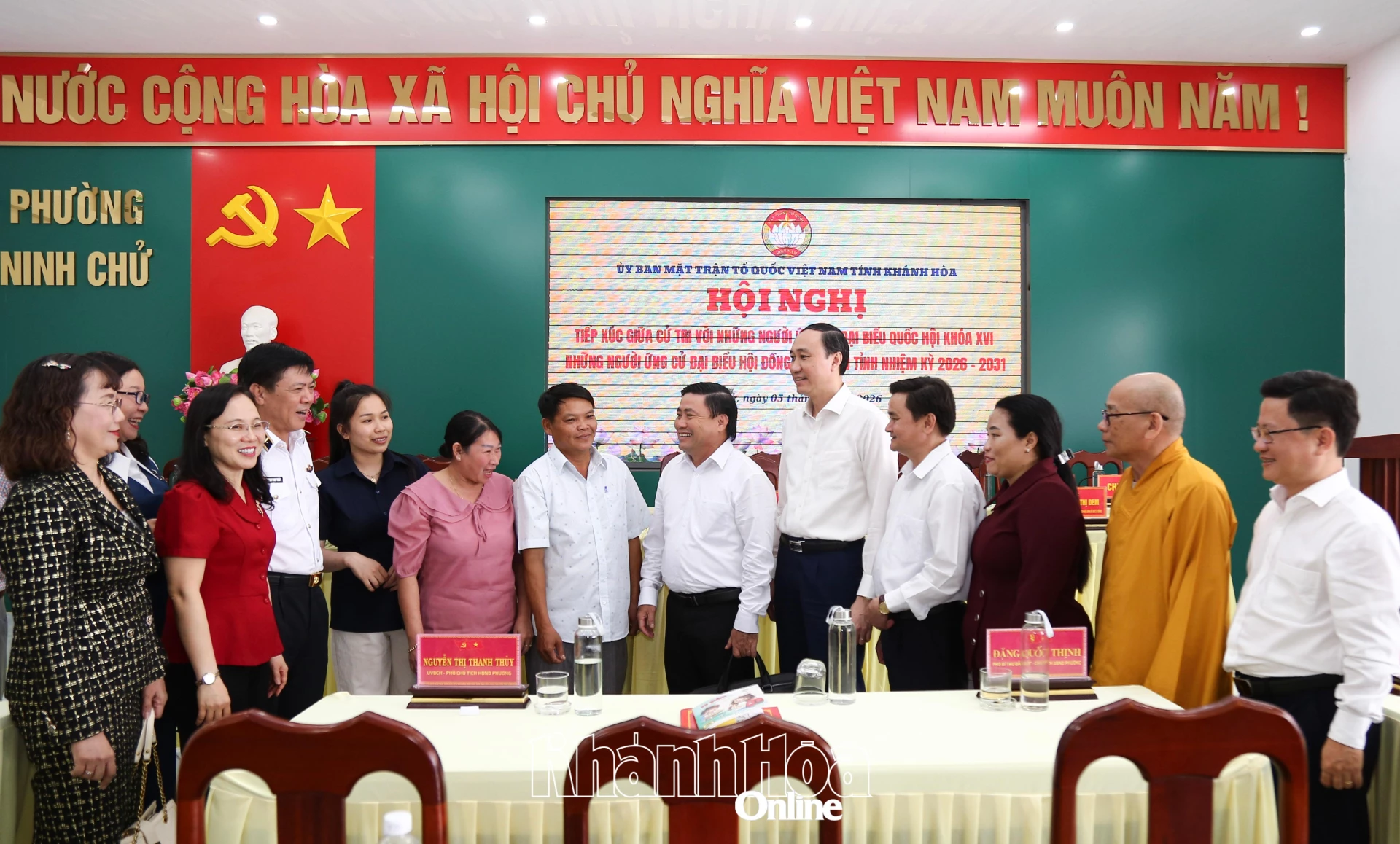 Những người ứng cử đại biểu Quốc hội khóa XVI và đại biểu HĐND tỉnh nhiệm kỳ 2026 - 2031
tiếp xúc, trò chuyện với cử tri phường Ninh Chử vào ngày 5-3-2026.