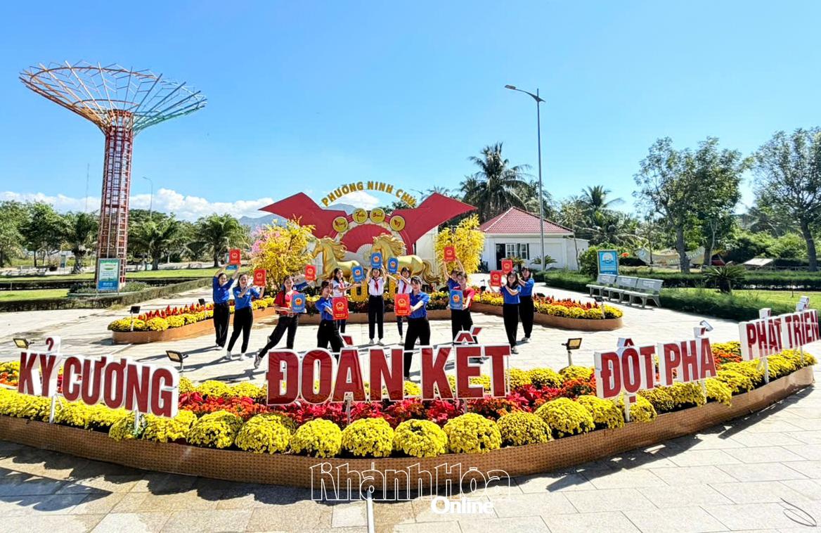 Đoàn viên, thanh niên, đội viên phường Ninh Chử ghi hình clip nhảy dân vũ trền nhạc “Bài ca bầu cử.