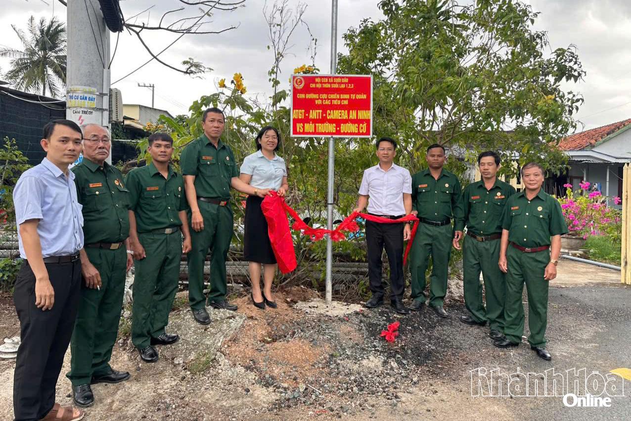 Ra mắt mô hình “Dân vận khéo – Camera an ninh” tại thôn Suối Lau 1, 2 và 3.