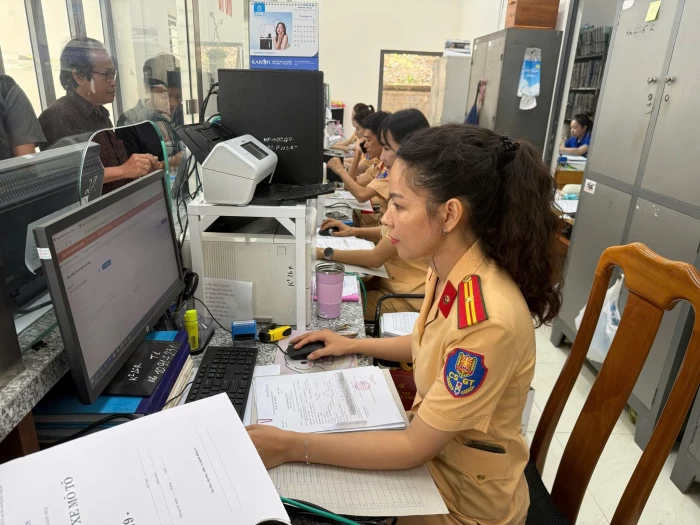 Sớm hoàn thiện thủ tục đăng ký biển số xe cơ giới, xe máy chuyên dùng