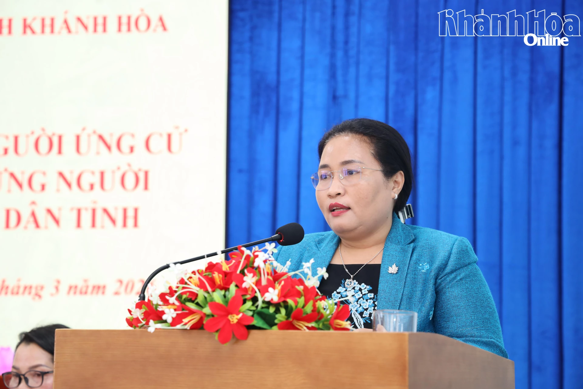 Bà Chamaléa Thị Thủy - Ủy viên Ban Thường vụ Tỉnh ủy, Giám đốc Sở Dân tộc và Tôn giáo trình bày chương trình hành động