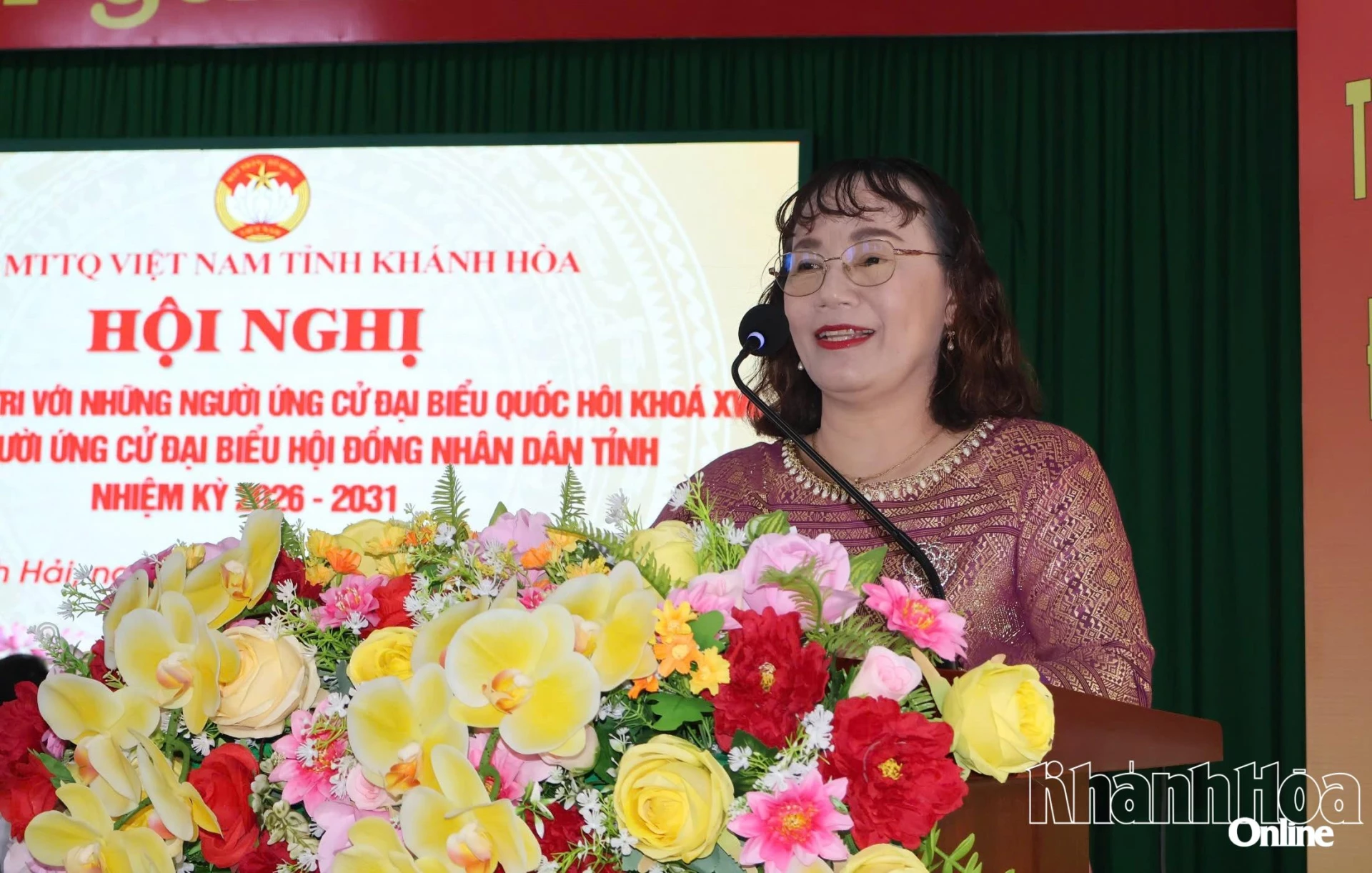 Bà Nguyễn Chế Kim Trung trình bày chương trình hành động trước cử tri.