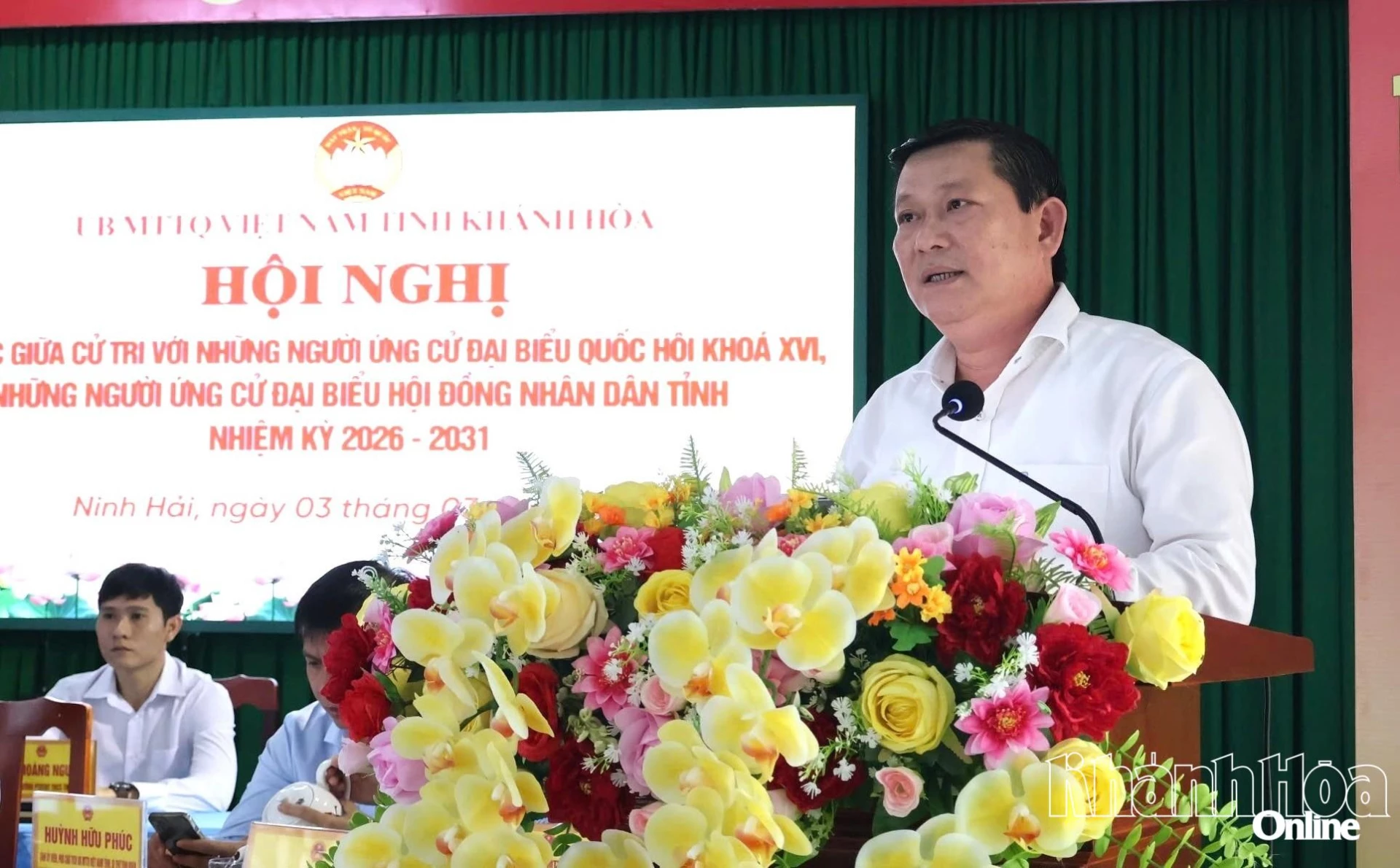Ông Nguyễn Tiến Đức - người ứng cử đại biểu HĐND tỉnh trình bày chương trình hành động trước cử tri.