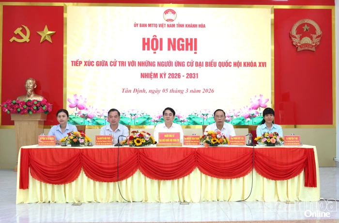 Bí thư Tỉnh ủy Nghiêm Xuân Thành và những người ứng cử đại biểu Quốc hội khóa XVI tiếp xúc cử tri xã Tân Định