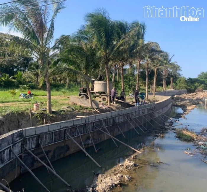 Xã Nam Cam Ranh: Đầu tư nâng cấp, sửa chữa đường vào khu sản xuất Đồng Gốc