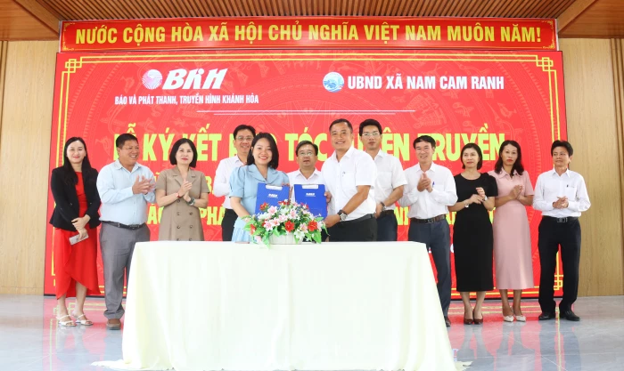 Xã Nam Cam Ranh ký kết phối hợp tuyên truyền với Báo và Phát thanh, Truyền hình Khánh Hòa
