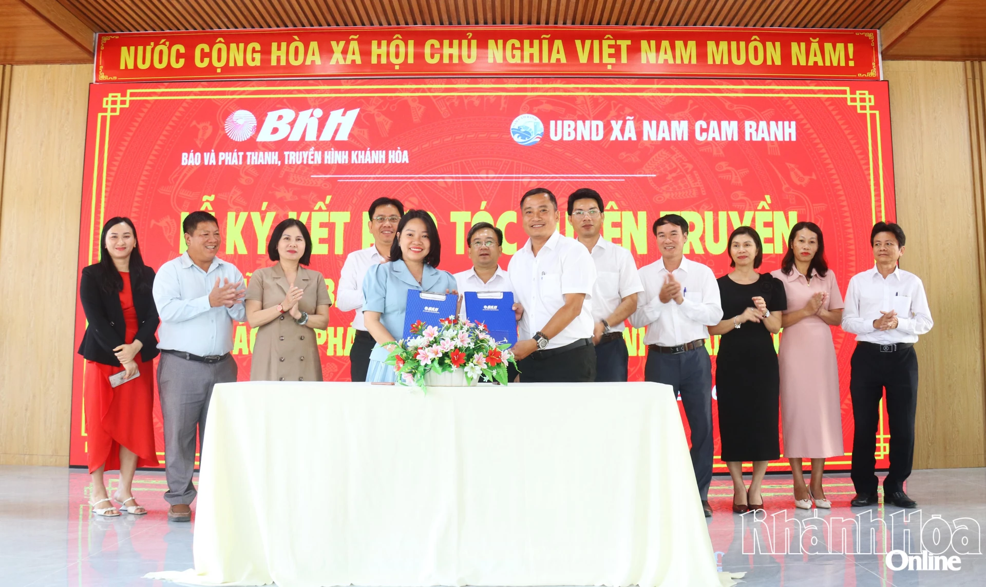 Hai đơn vị ký kết hợp tác tuyên truyền.