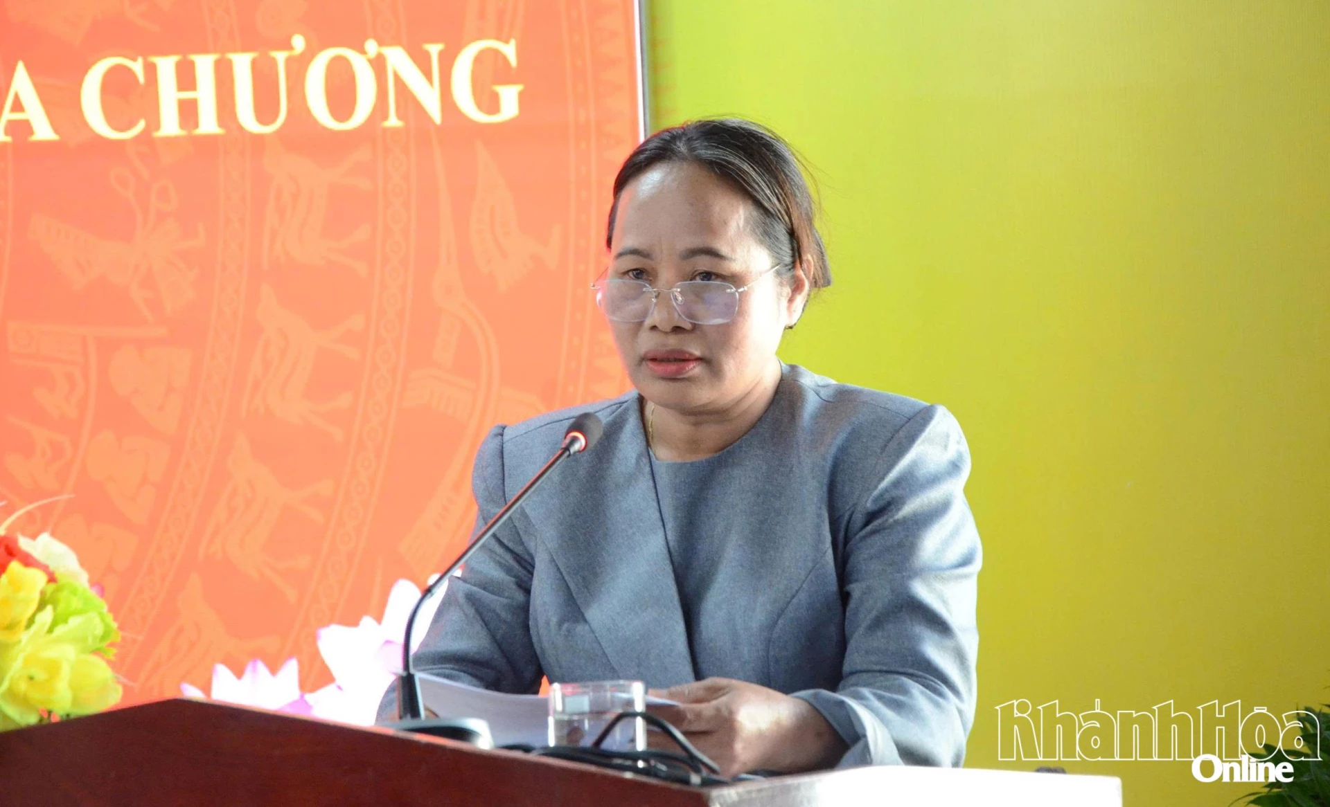 Bà Pi Năng Thị Hốn trình bày chương trình hành động.