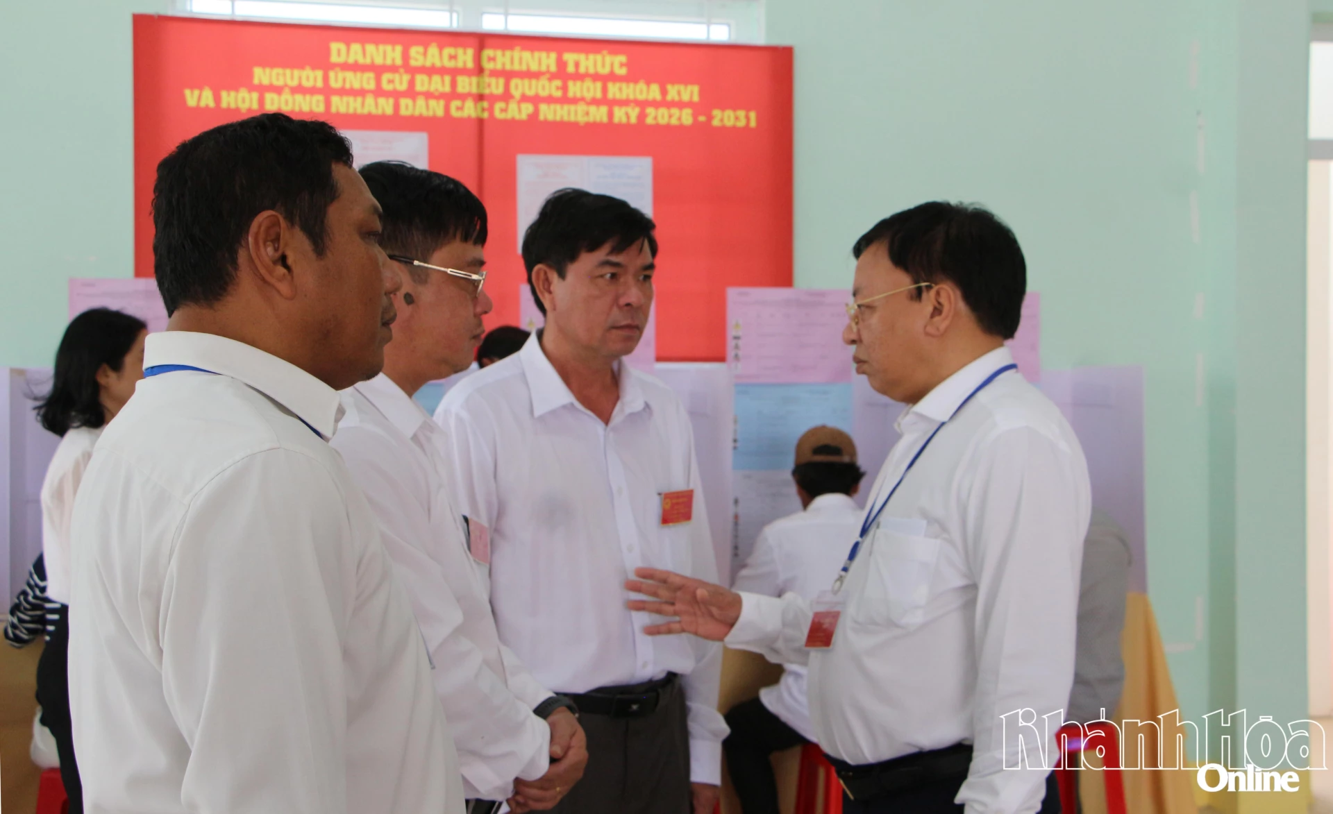 Phó Chủ tịch UBND tỉnh Lê Huyền yêu cầu các Ủy ban Bầu cử địa phương phải đảm bảo tuyệt đối an ninh, an toàn tại khu vực bỏ phiếu và an toàn hòm phiếu suốt quá trình bầu cử cũng như vận chuyển, bảo quản phiếu.