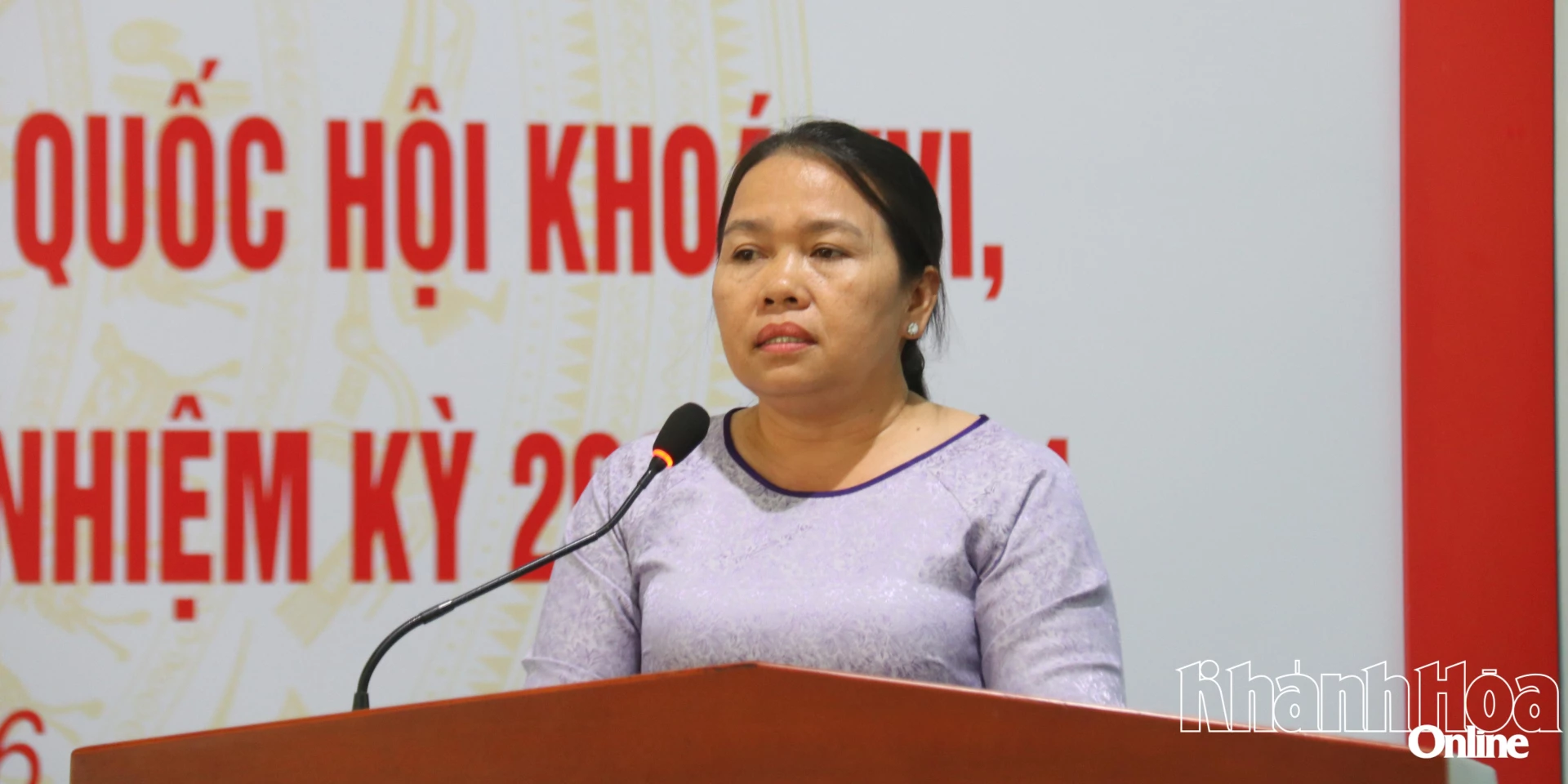 Bà Đàng Sinh Ái Chi trình bày chương trình hành động.