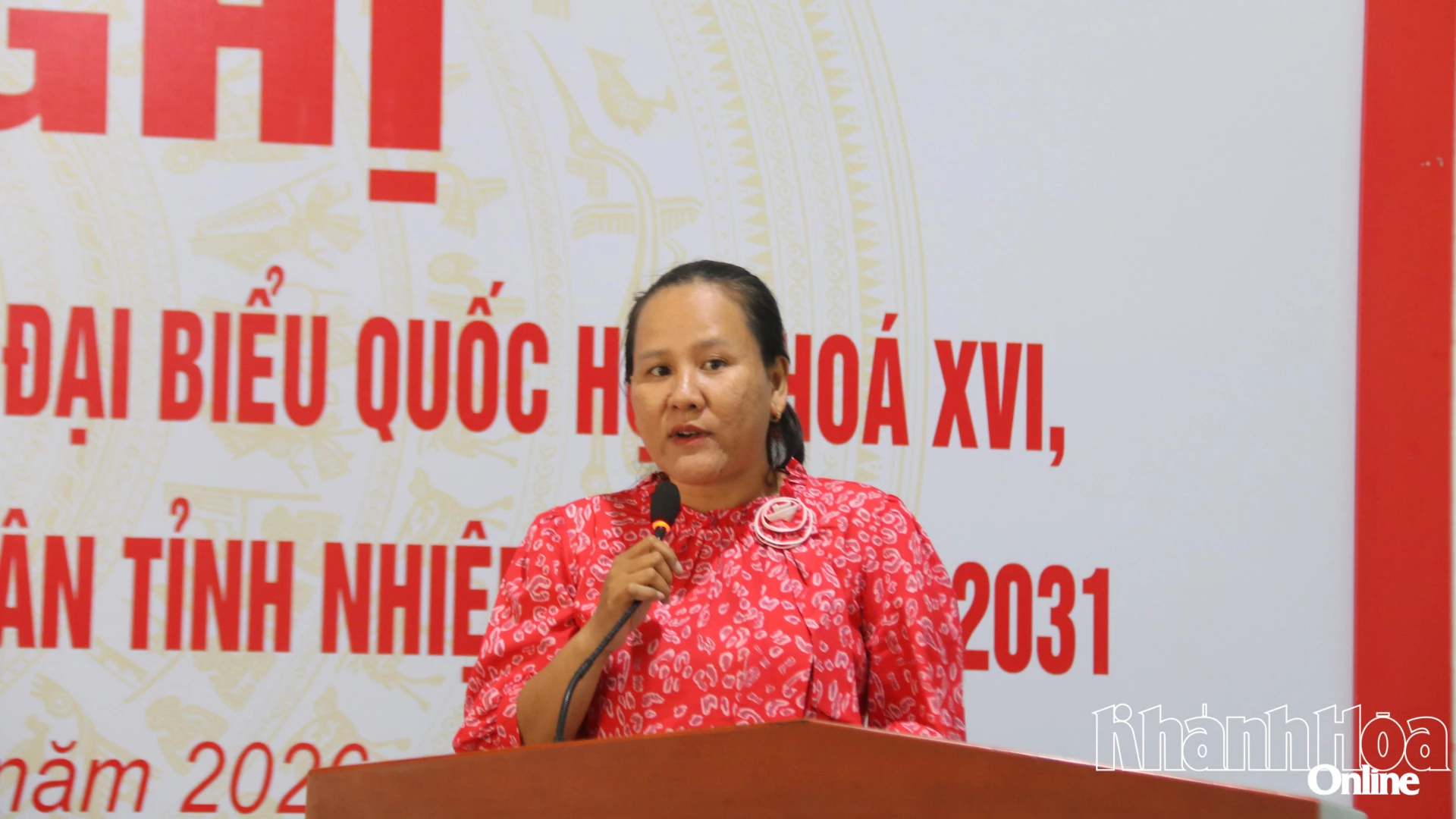 Bà Trương Hiền Nhụy trình bày chương trình hành động.