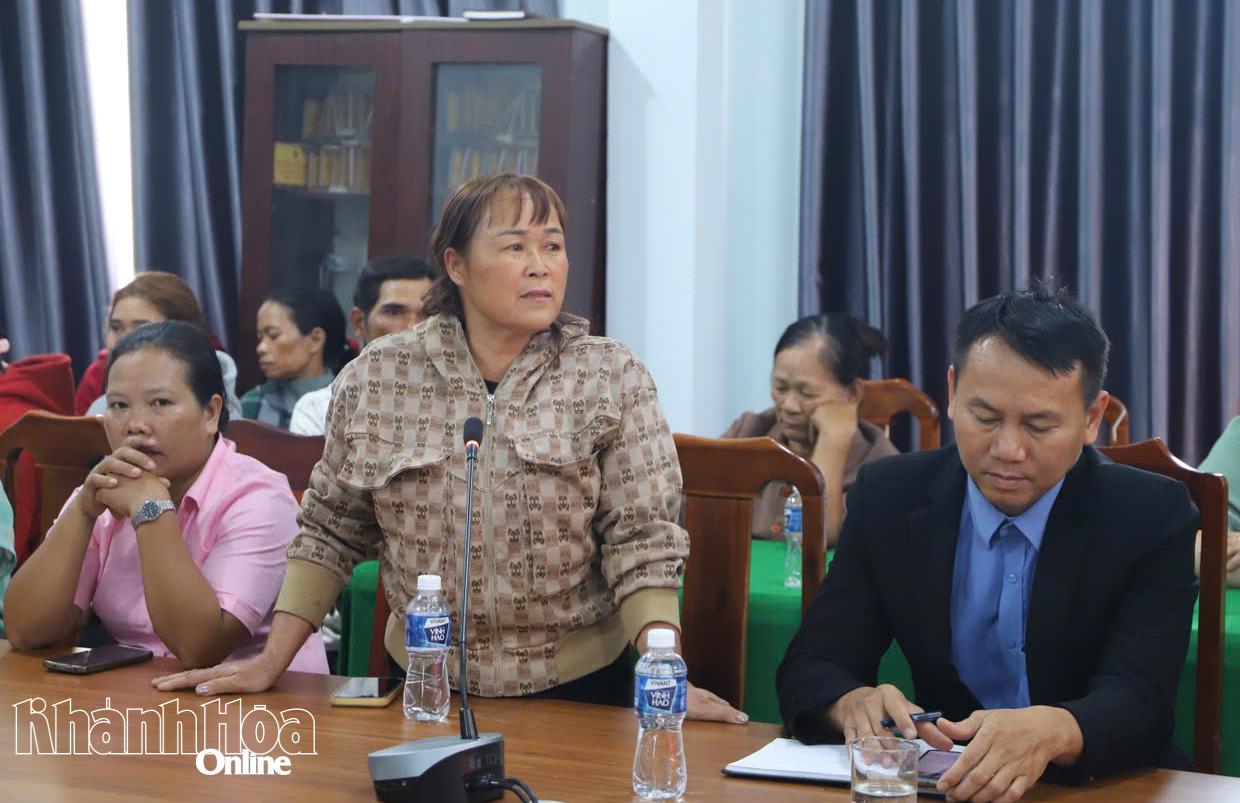 Cử tri xã Bác Ái Tây phát biểu tại hội nghị.