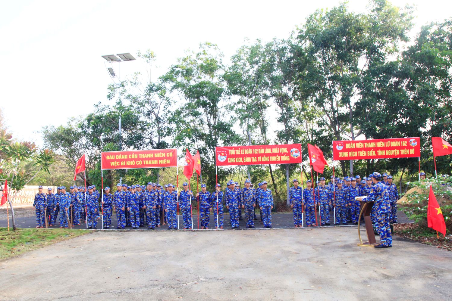 Quang cảnh lễ phát động.