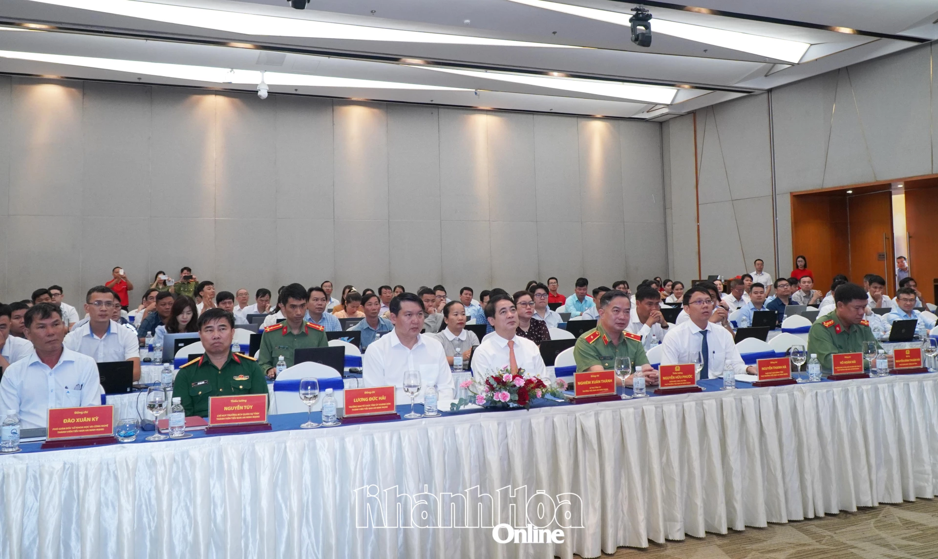 Các đồng chí lãnh đạo tỉnh tham dự tại Chương trình đào tạo và diễn tập thực chiến ứng phó sự cố an ninh mạng.