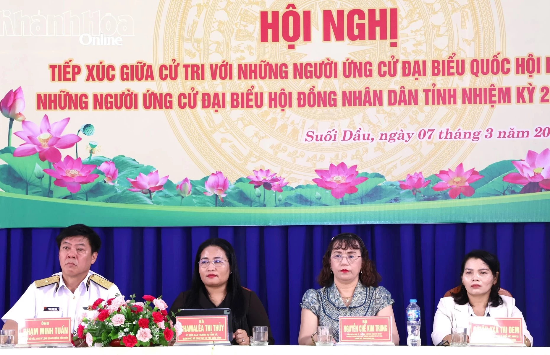 Những người ứng cử đại biểu Quốc hội khóa XVI, Đơn vị bầu cử số 3 tại buổi tiếp xúc cử tri xã Suối Dầu.