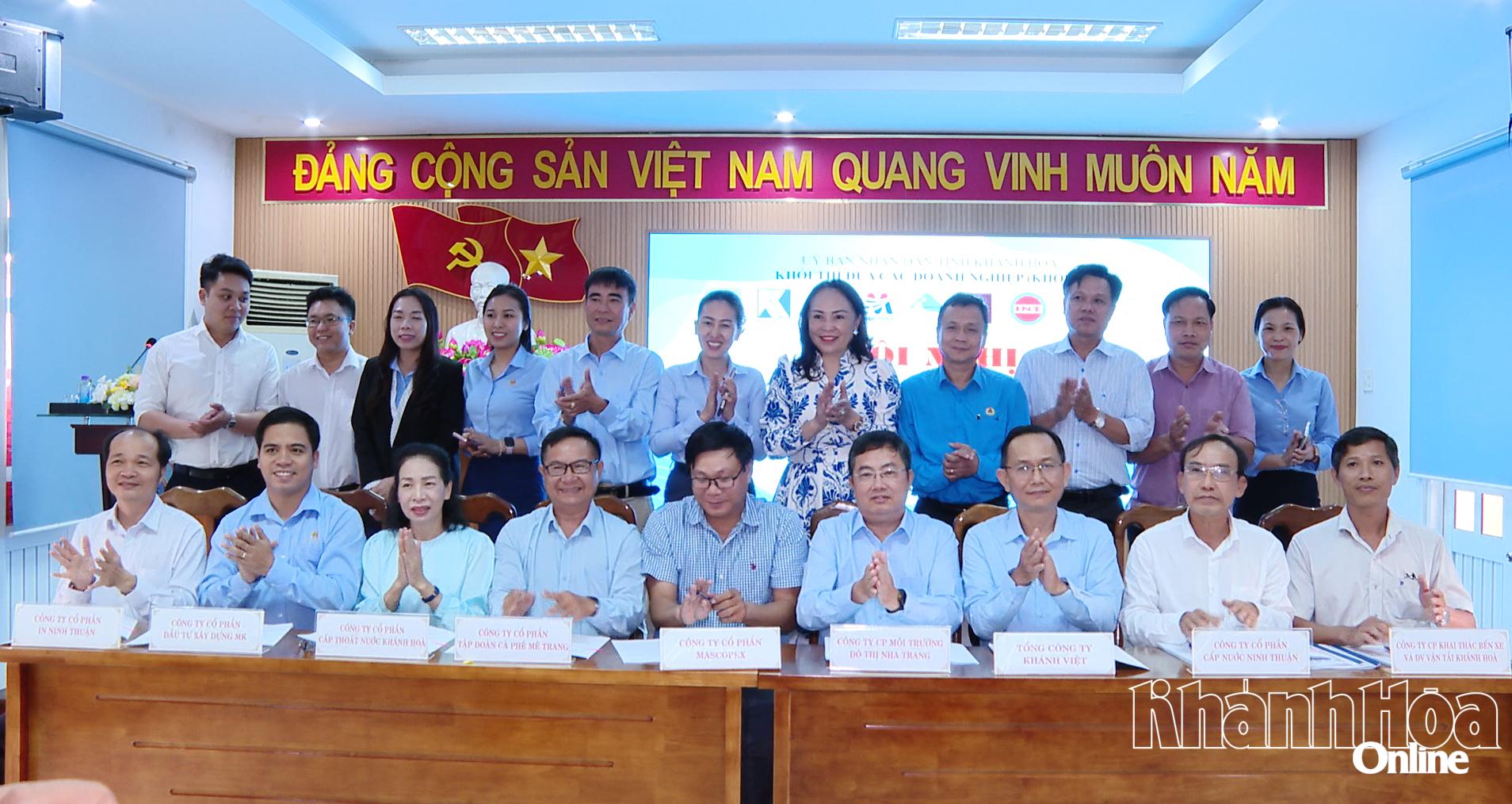 Các doanh nghiệp trong khối ký kết giao ước thi đua năm 2026.