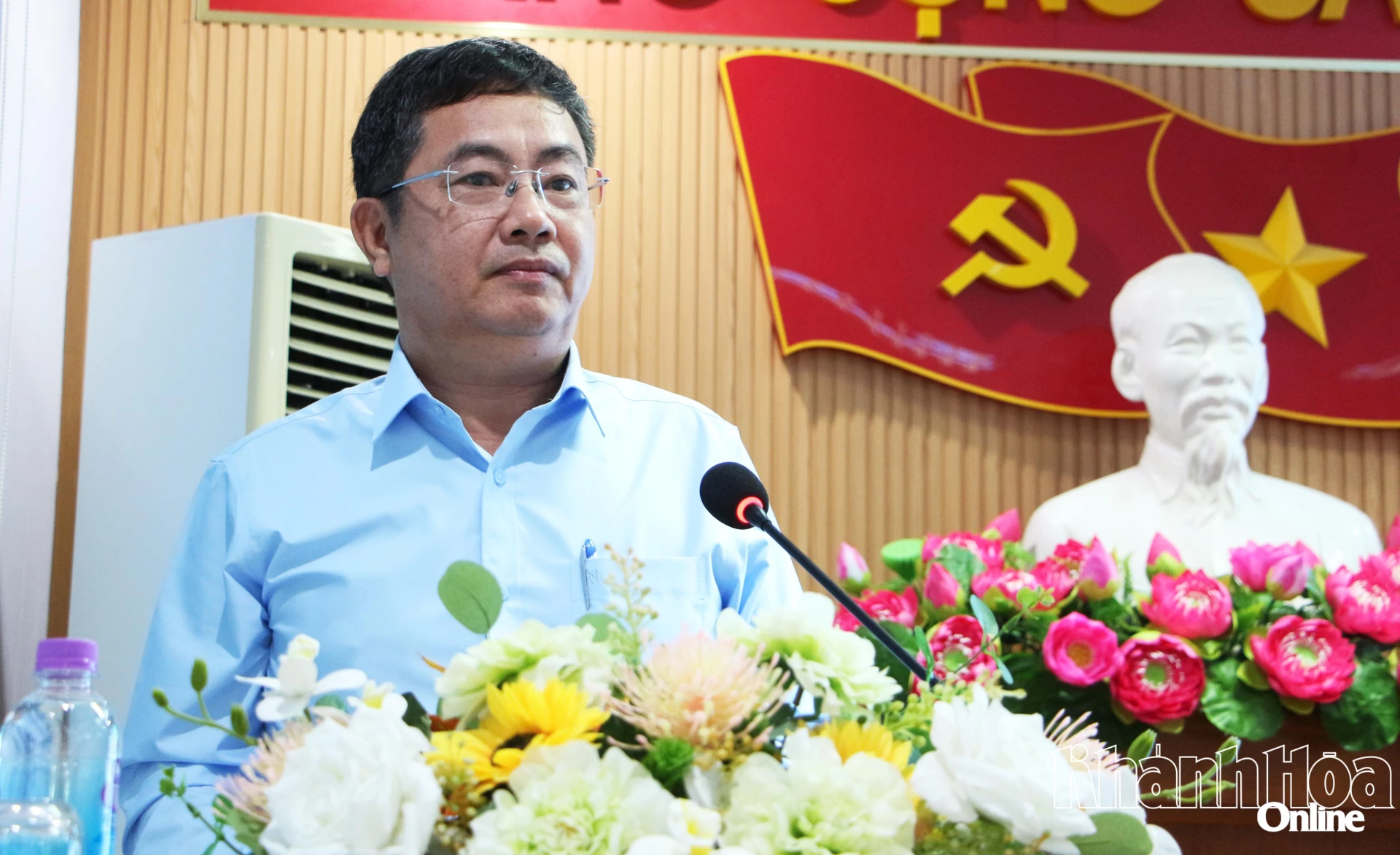 ông Nguyễn Hùng Thanh - Tổng Giám đốc Công ty Cổ phần Môi trường Đô thị Nha Trang phát biểu tại hội nghị.