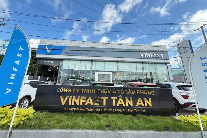 Chủ đại lý VinFast: “Doanh số xe bùng nổ, doanh thu dịch vụ tăng trưởng mạnh”