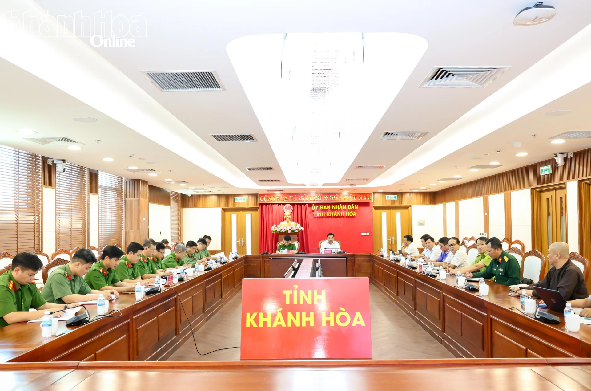 Đồng chí Trịnh Minh Hoàng chủ trì tại đầu cầu Khánh Hòa.