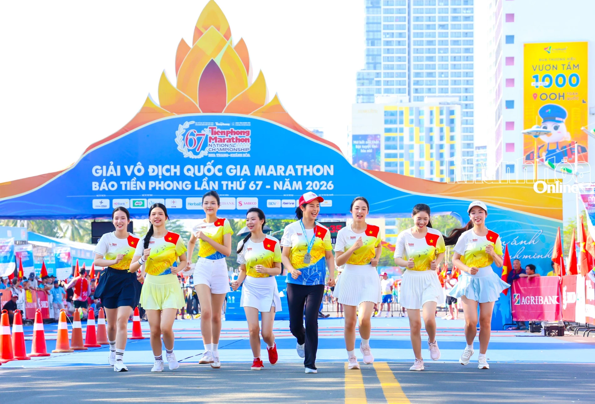 Các vận động viên cùng "đón ánh bình minh" tại giải đấu được tổ chức ở Nha Trang.