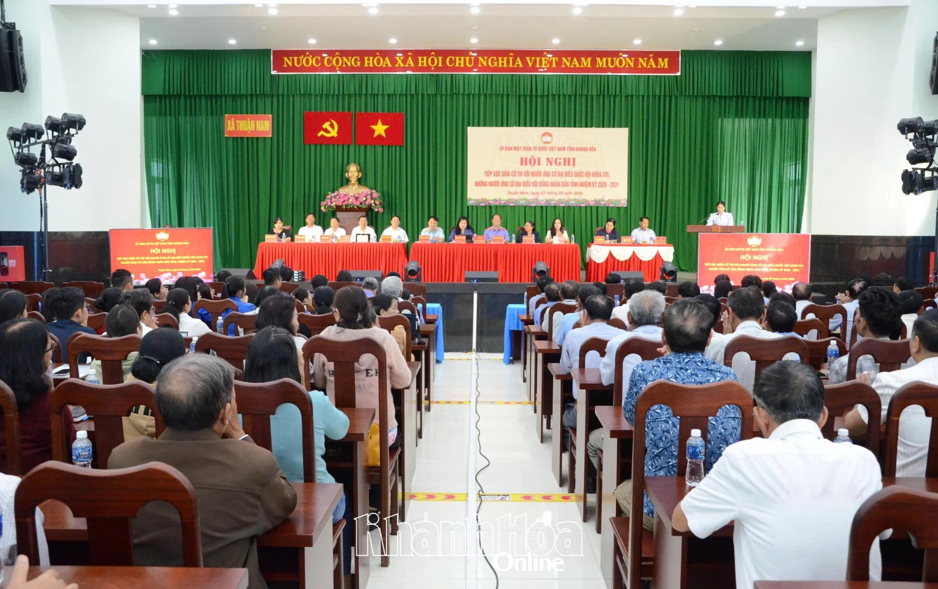 Quang cảnh hội nghị.